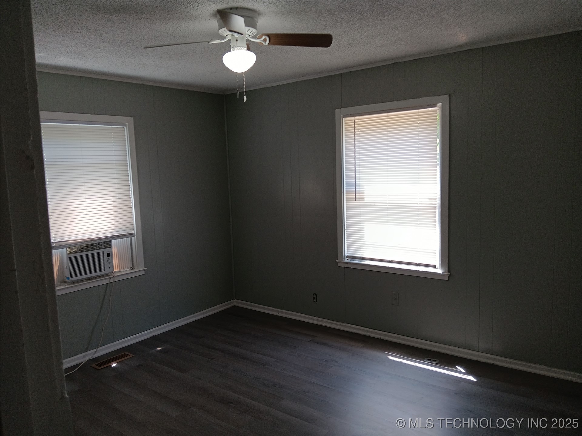 1319 N Delaware Avenue Property Photo 5