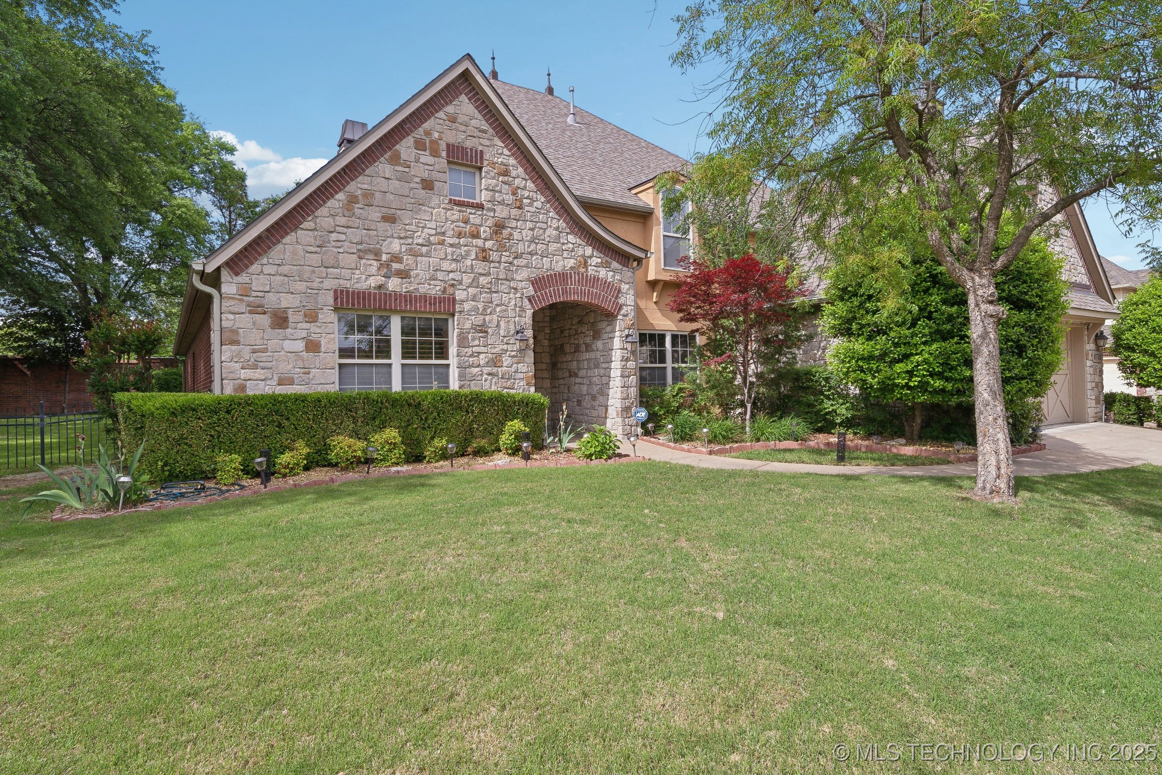 8703 E 101st Place Property Photo 3