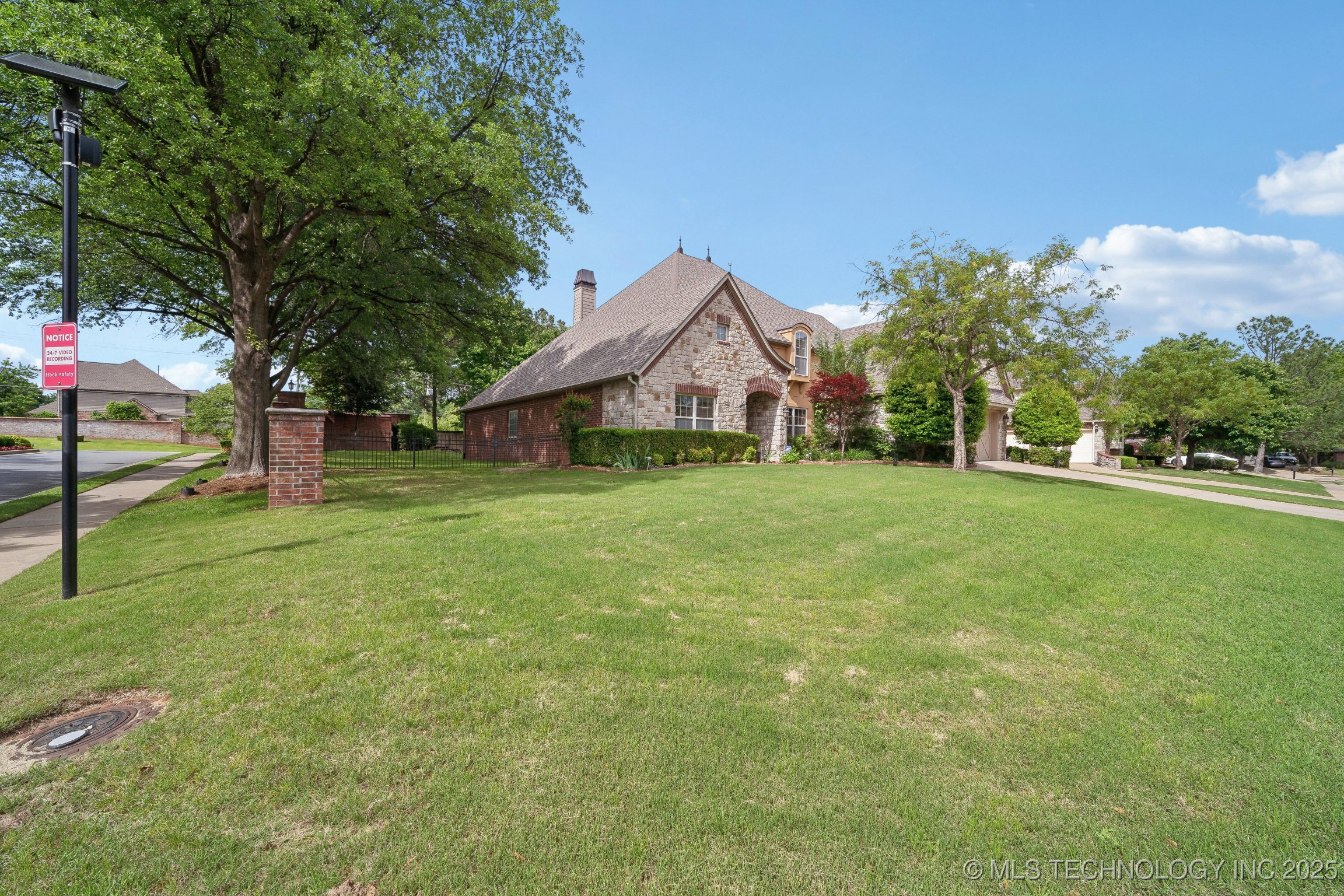 8703 E 101st Place Property Photo 6