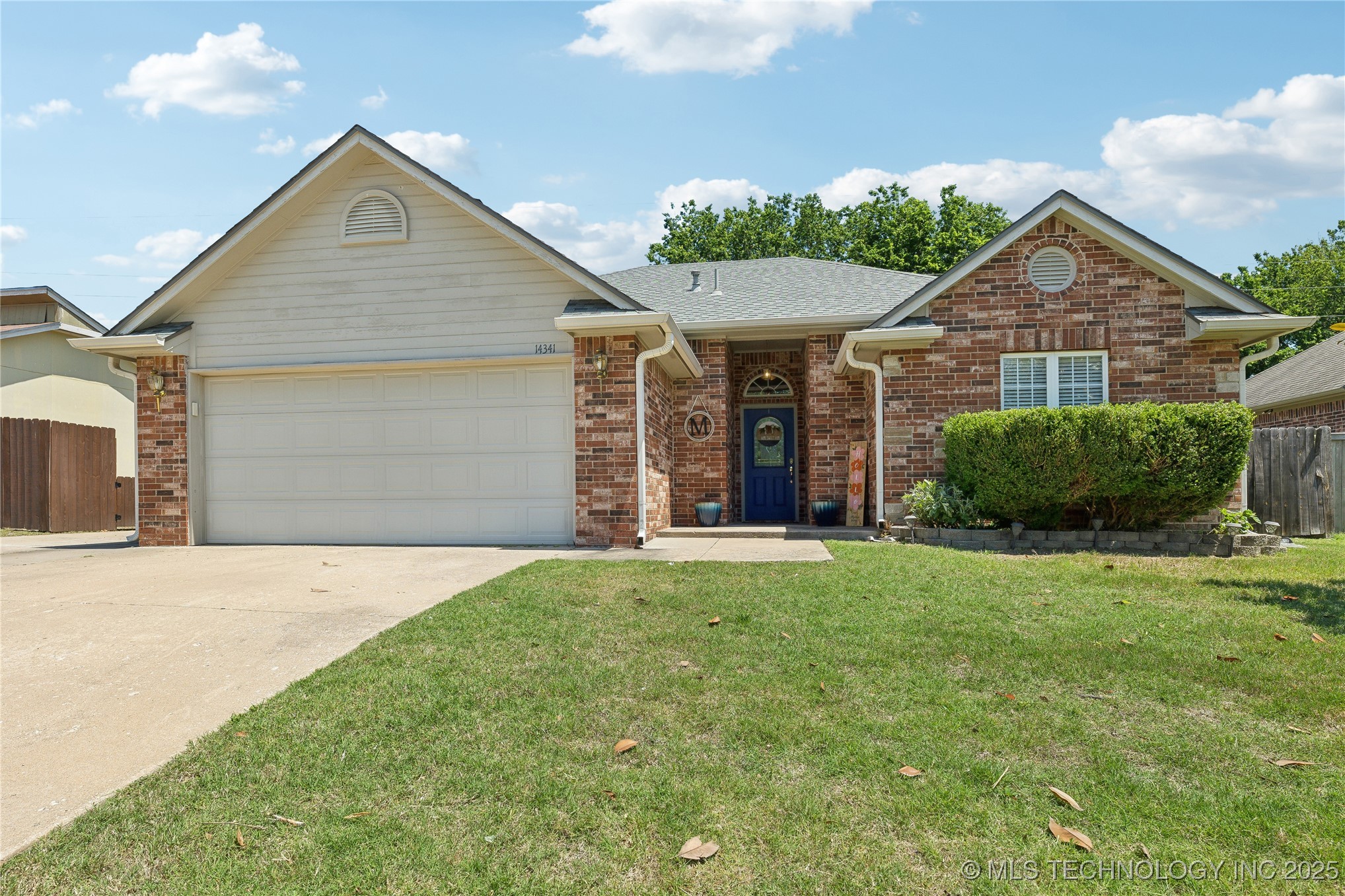 14341 S Poplar Place Property Photo 1