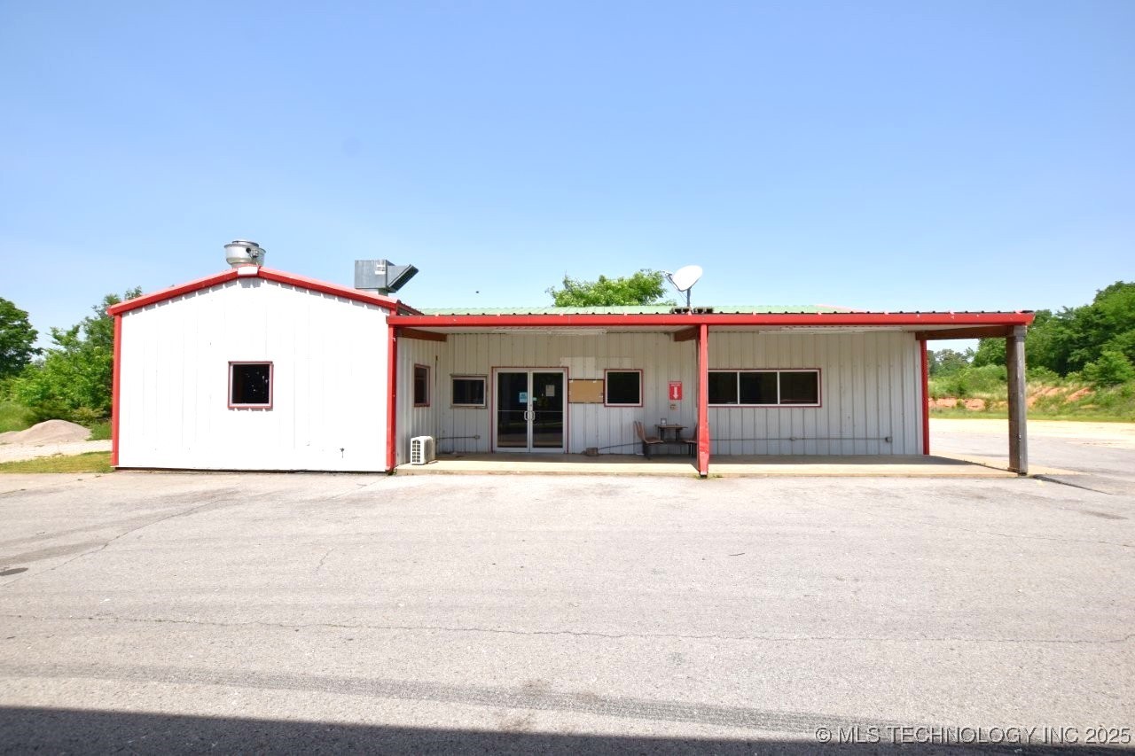 75174 Hwy 59 Property Photo 1