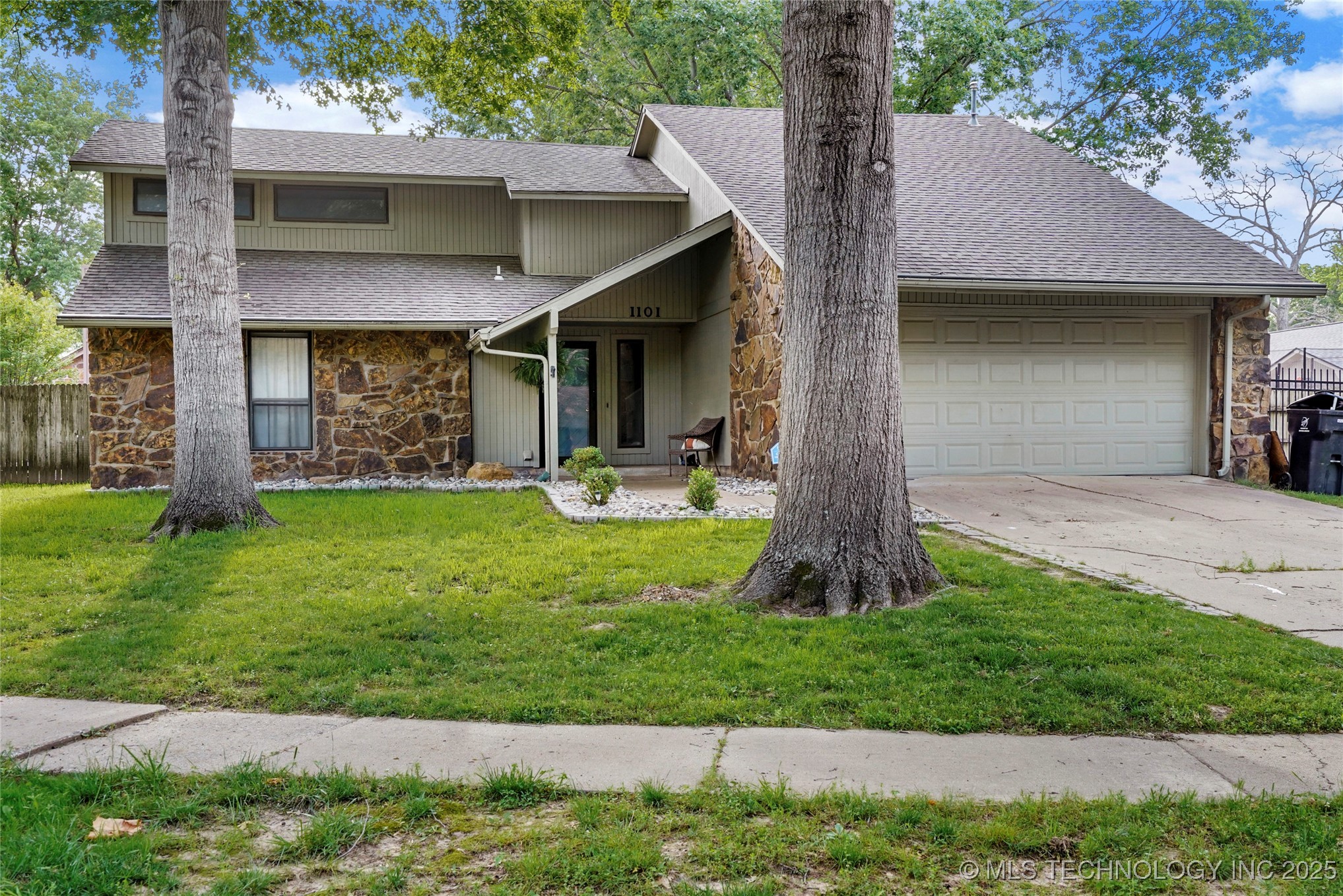 1101 S Chestnut Avenue Property Photo 1