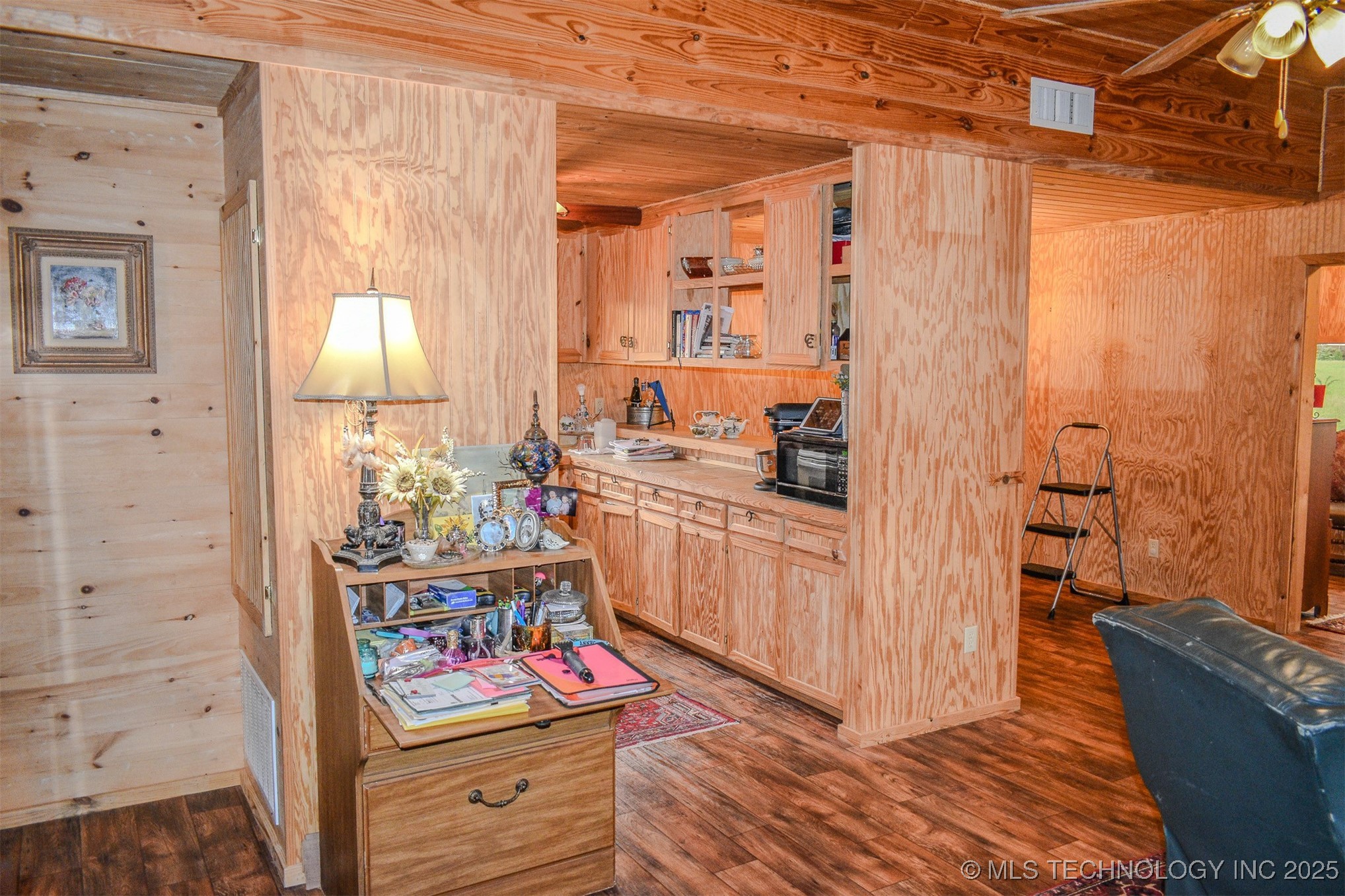 919 N 4210 Road Property Photo 4