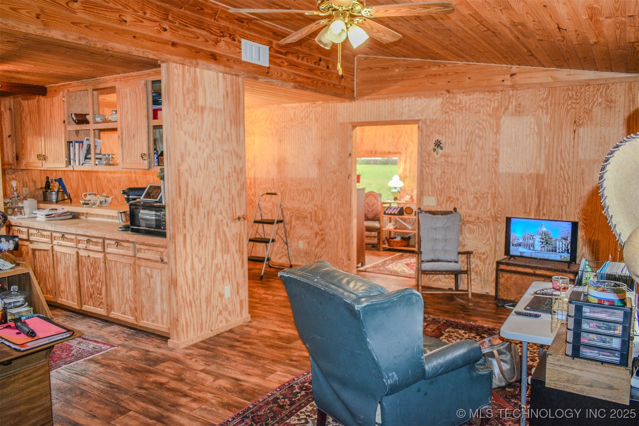 919 N 4210 Road Property Photo 5