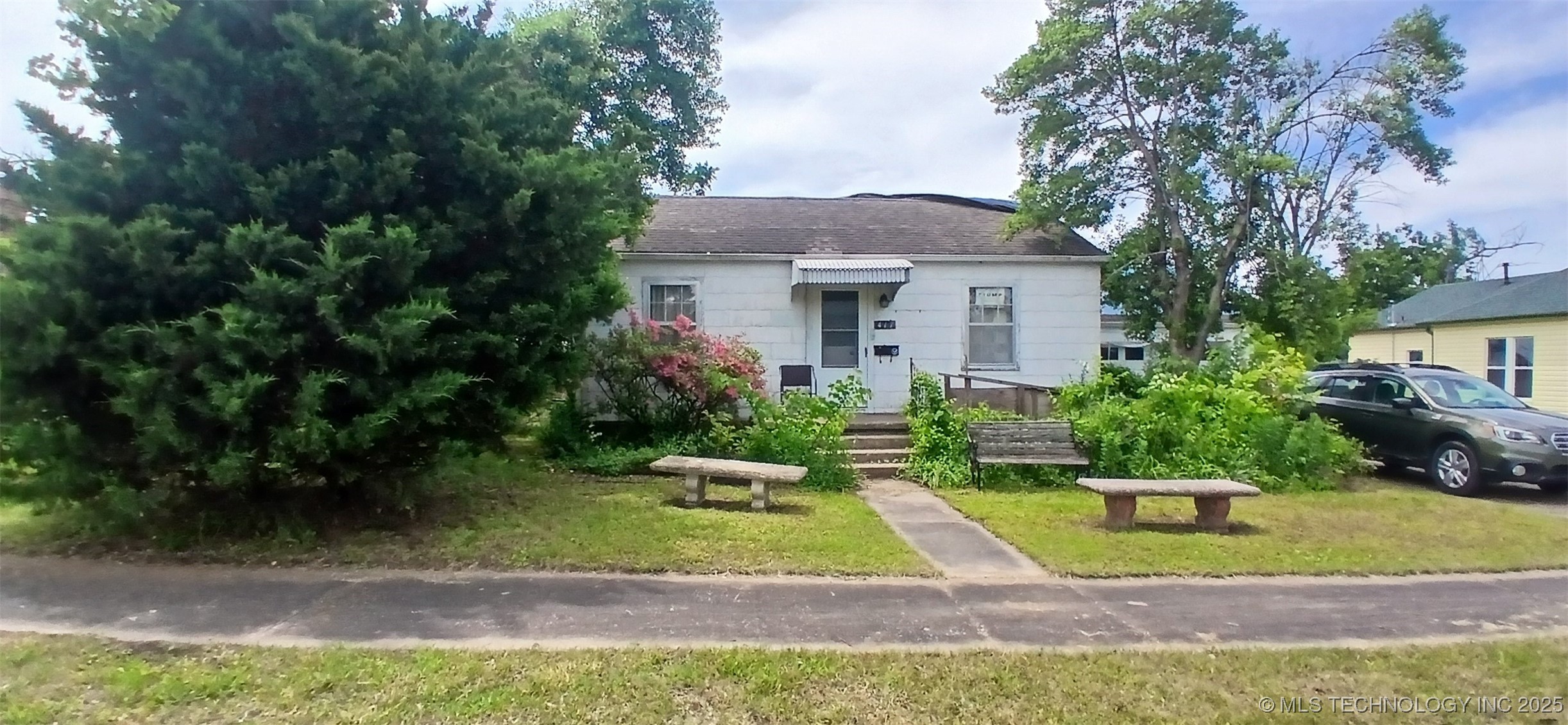 417 E Will Rogers Boulevard Property Photo 1