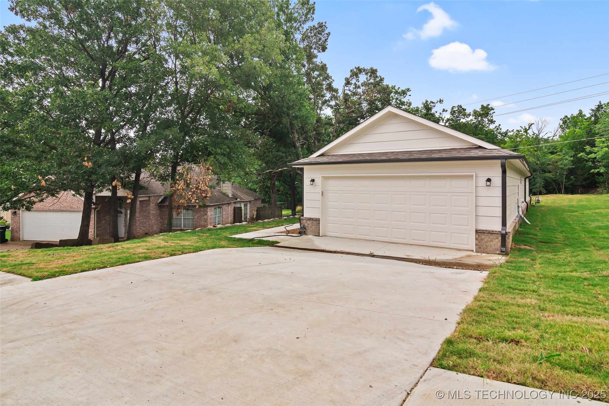 116 E 48th Street Property Photo 3