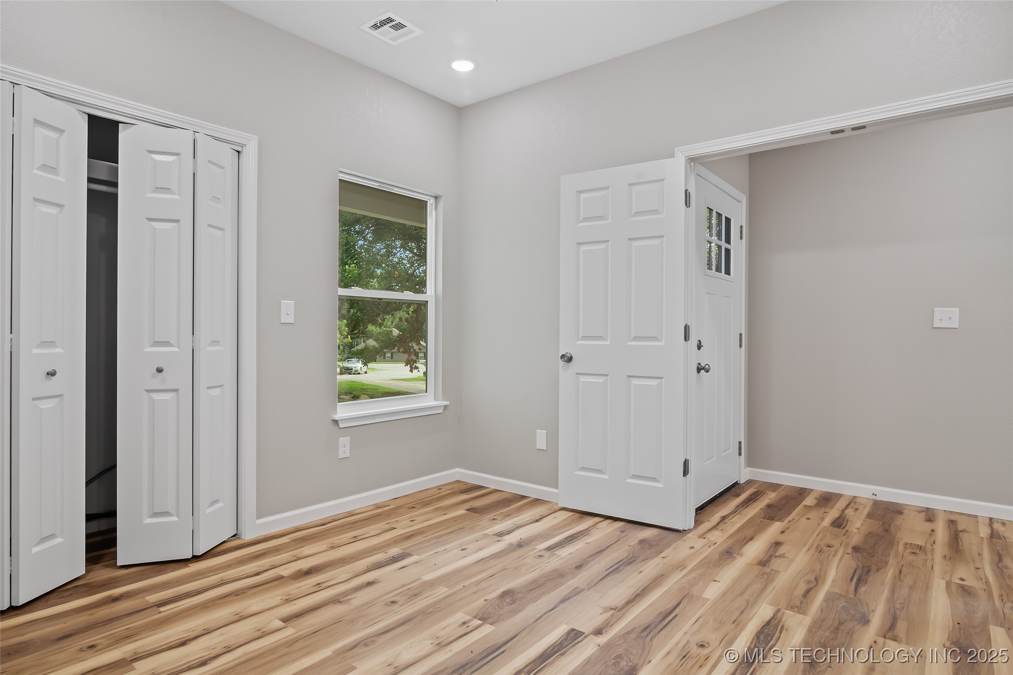 116 E 48th Street Property Photo 6