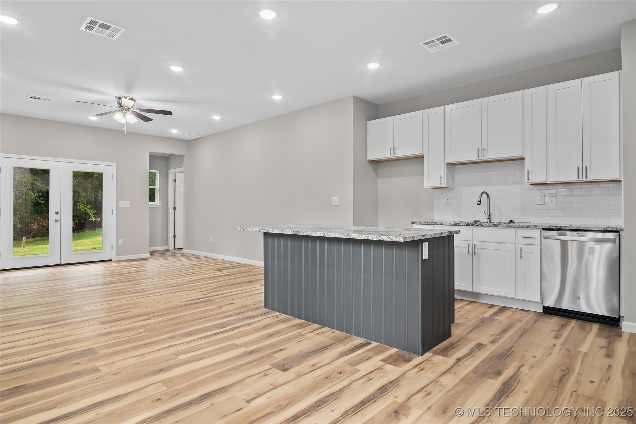 116 E 48th Street Property Photo 10