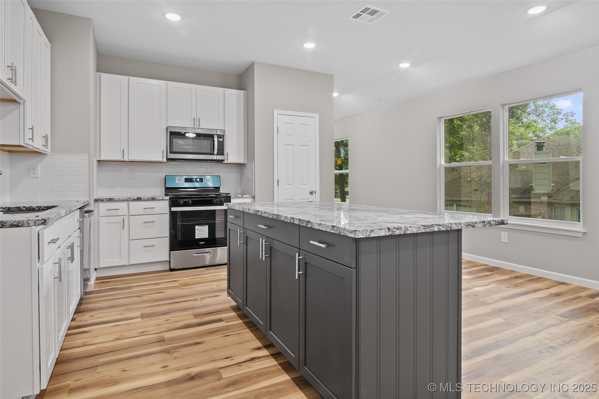 116 E 48th Street Property Photo 12