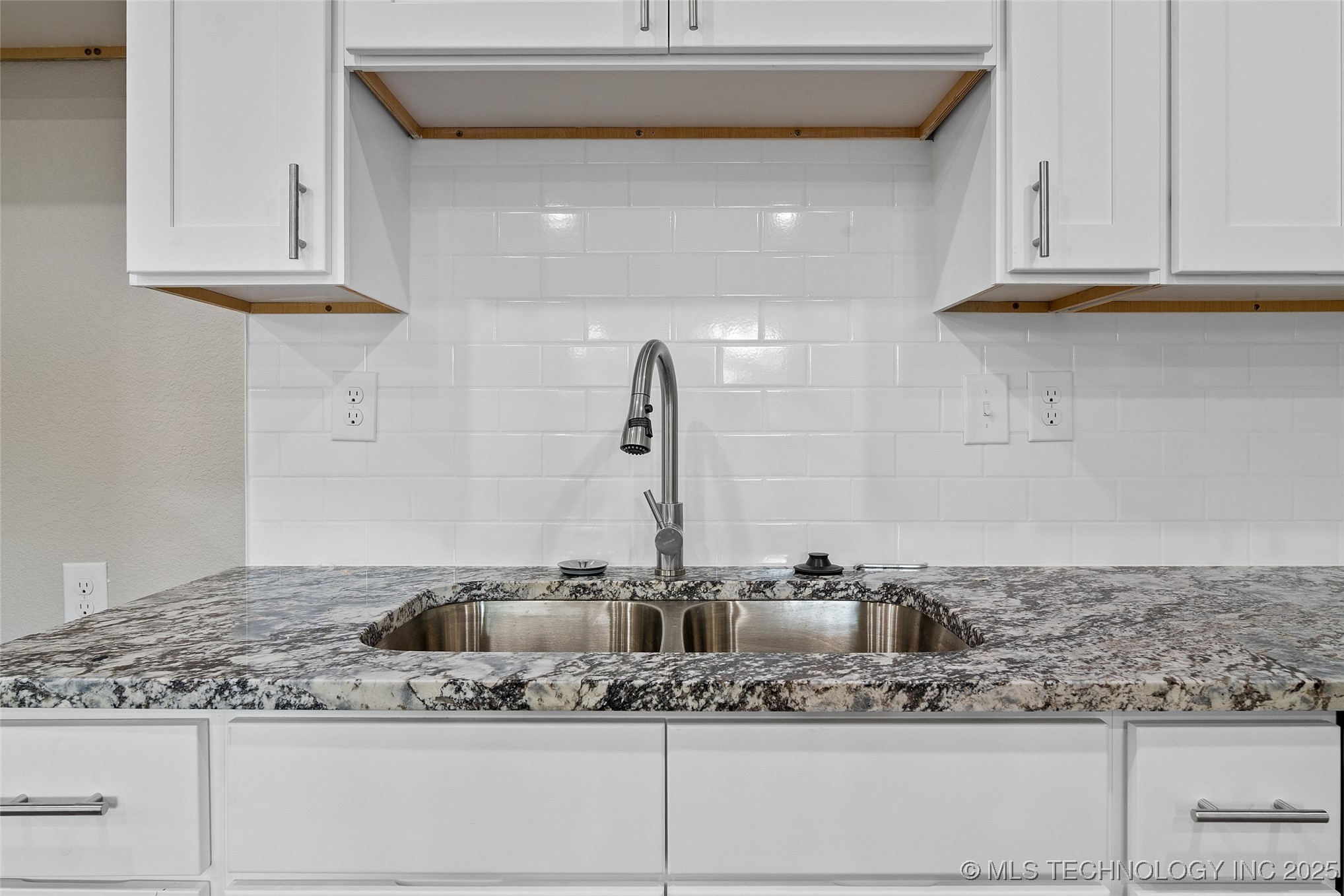 116 E 48th Street Property Photo 13