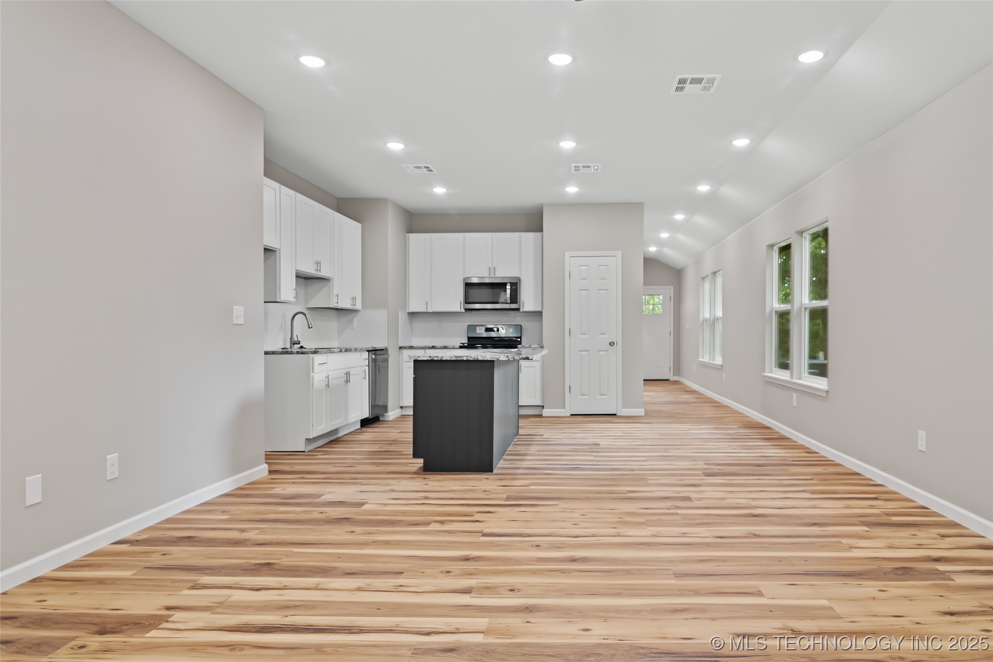 116 E 48th Street Property Photo 16