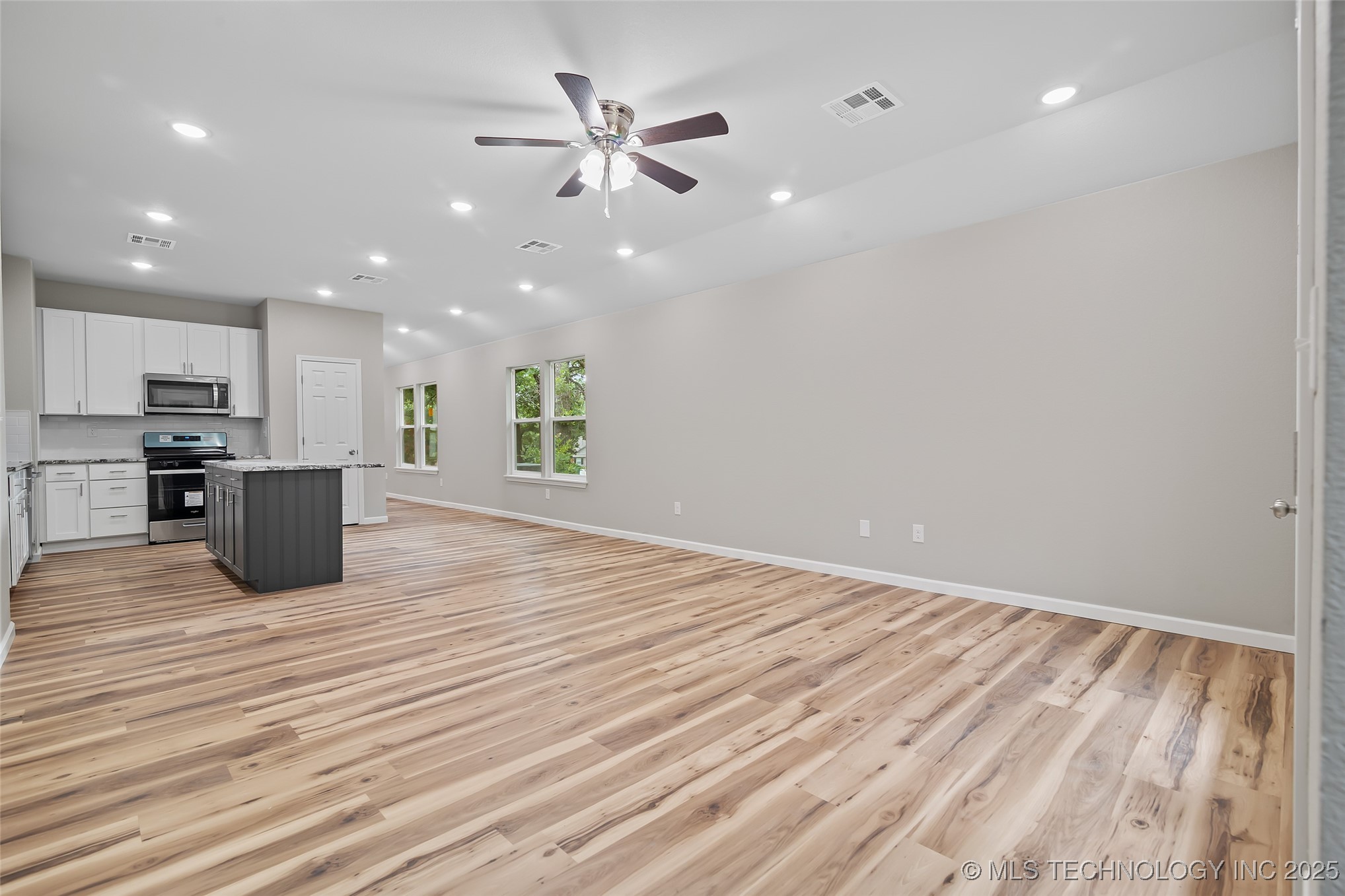 116 E 48th Street Property Photo 17