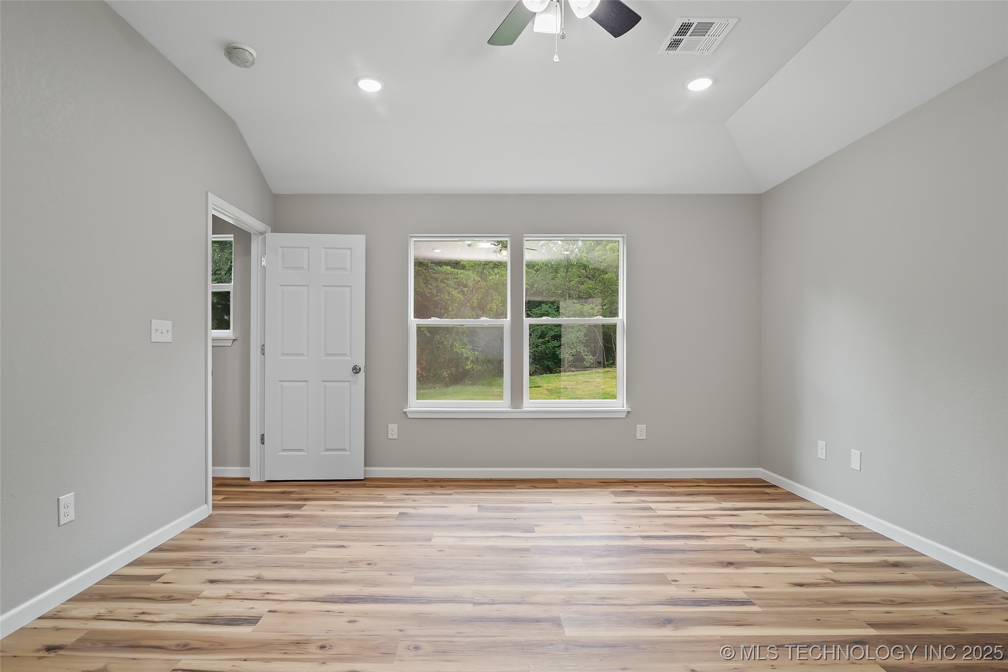 116 E 48th Street Property Photo 20