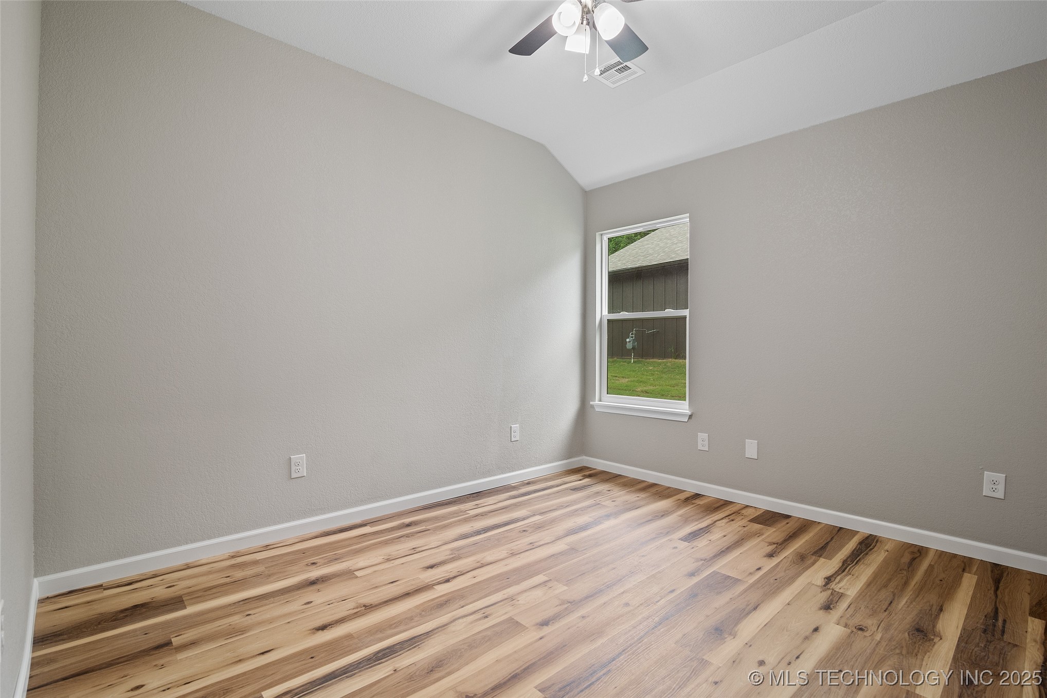 116 E 48th Street Property Photo 23