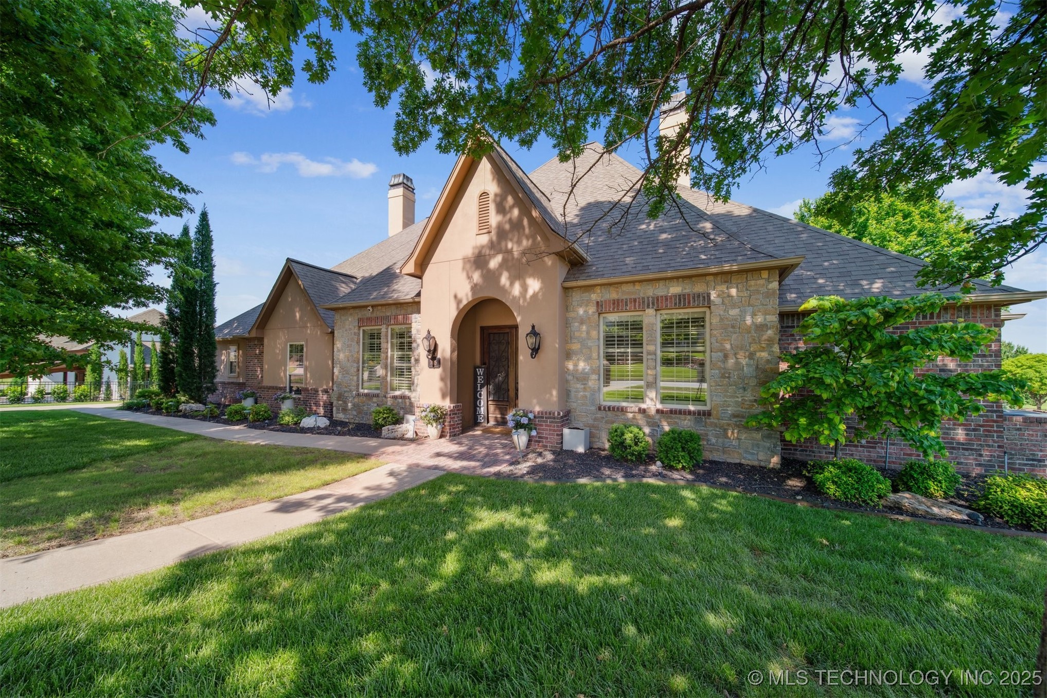 7405 S 4th Street Property Photo