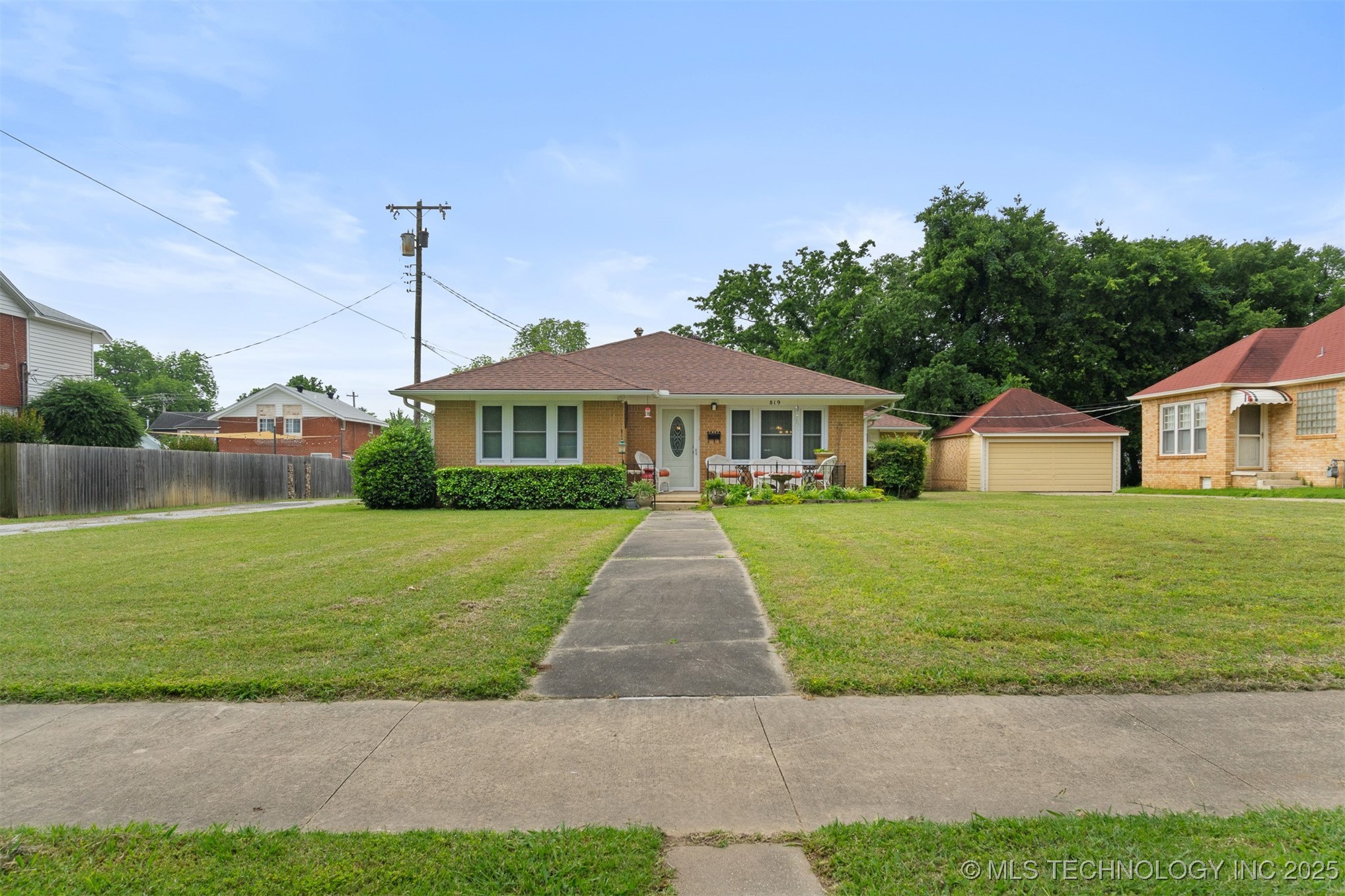 819 W Elm Street Property Photo 2