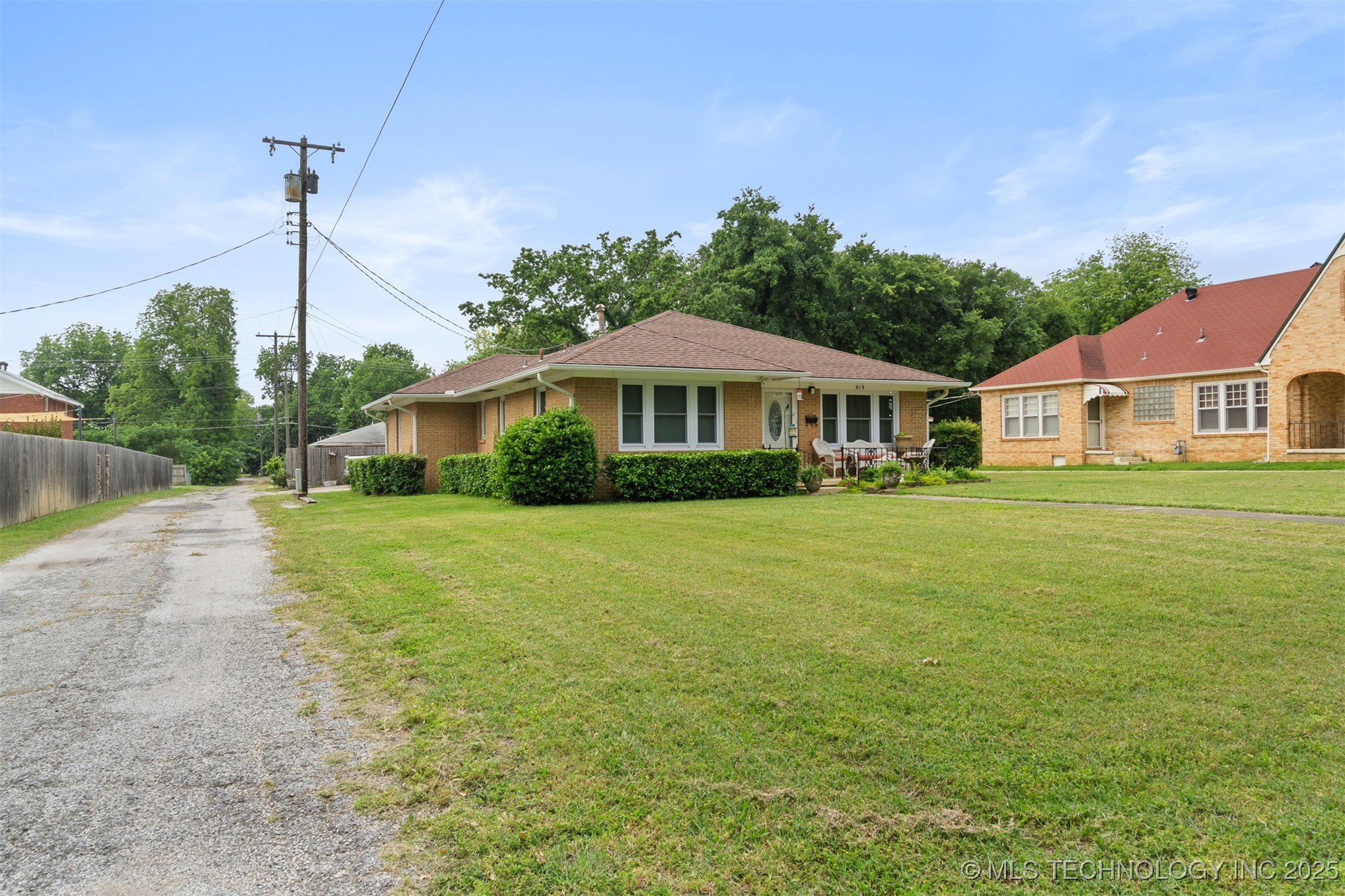819 W Elm Street Property Photo 5
