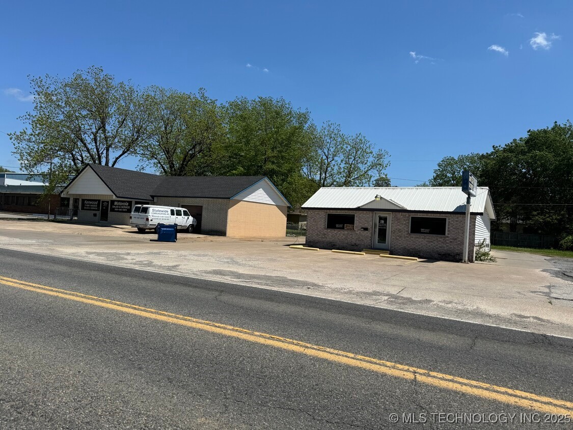 1226 S Main Property Photo
