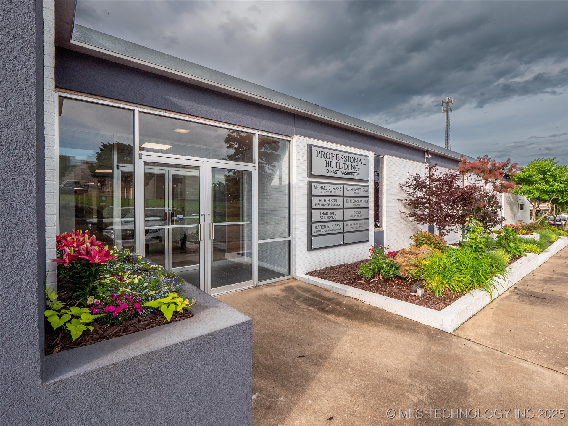 10 E Washington Avenue Property Photo