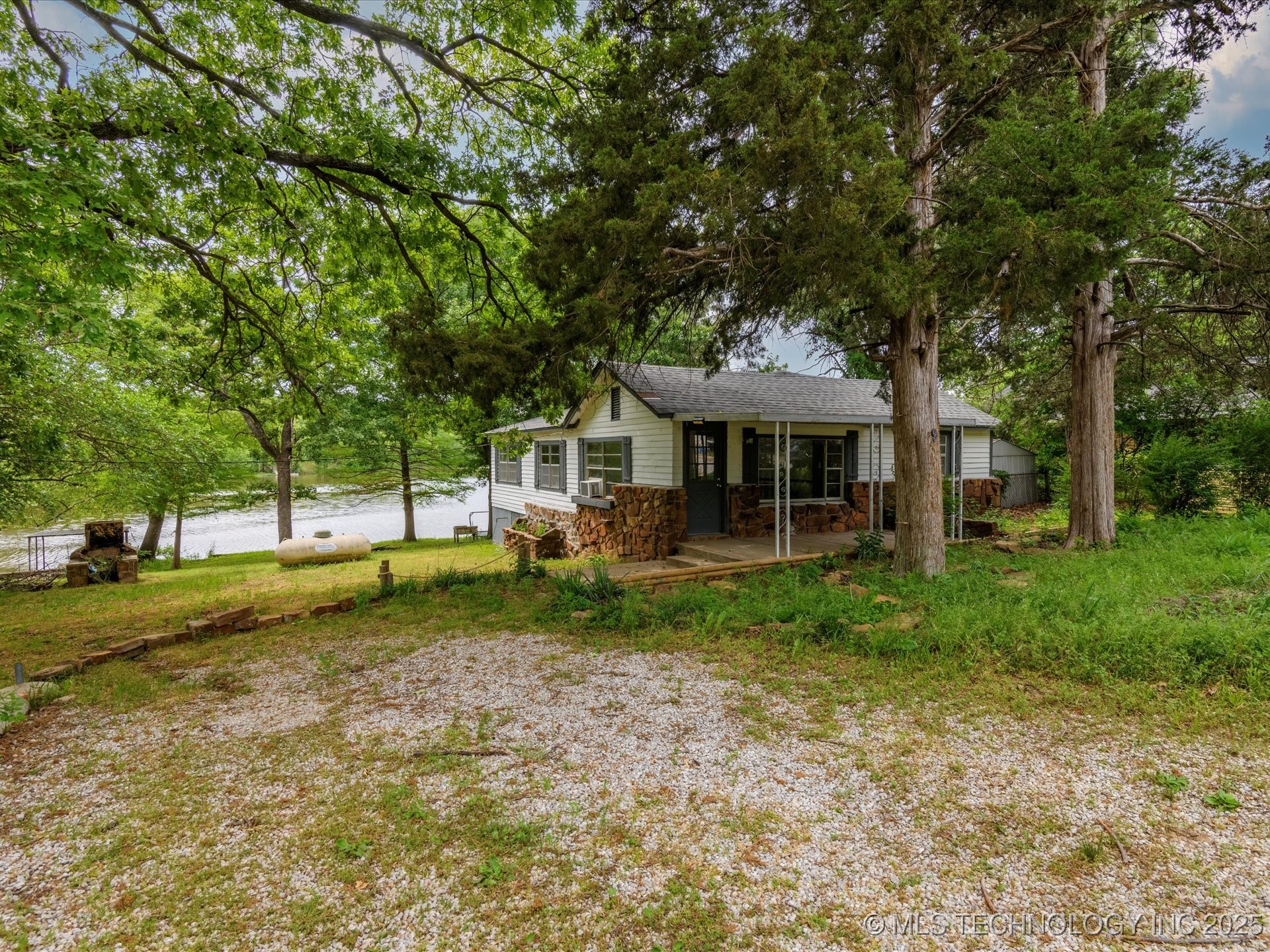9 L B May Scenic Lane Property Photo