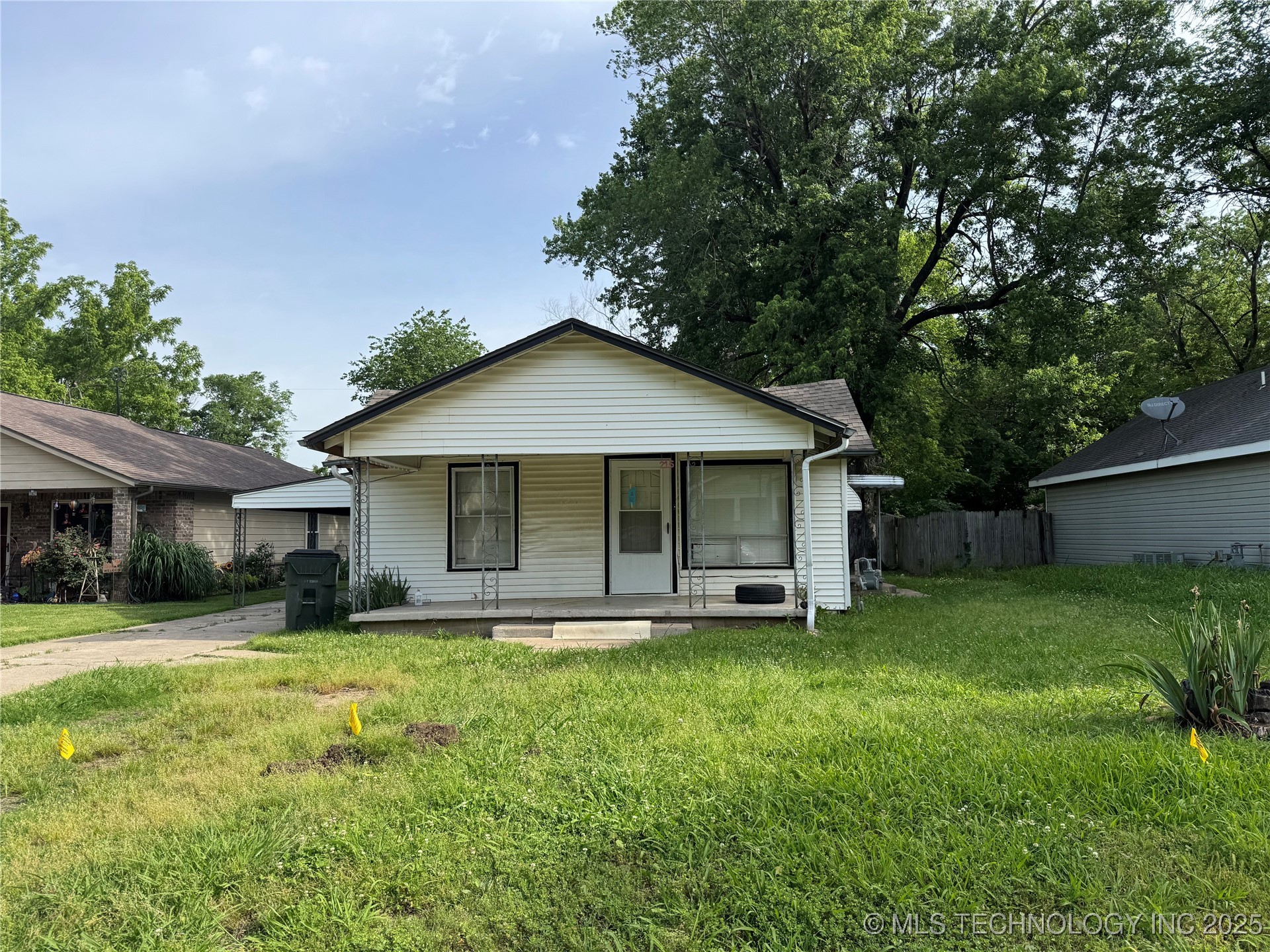 215 W Ross Avenue Property Photo