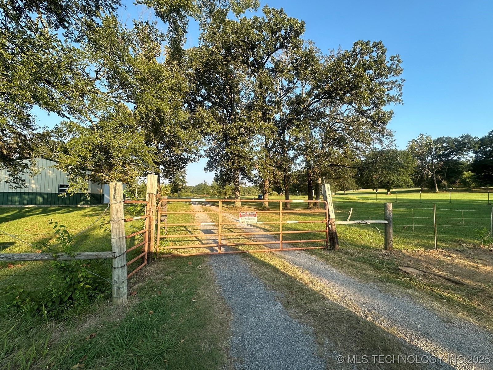 4204 Se Highway 2 Highway Property Photo