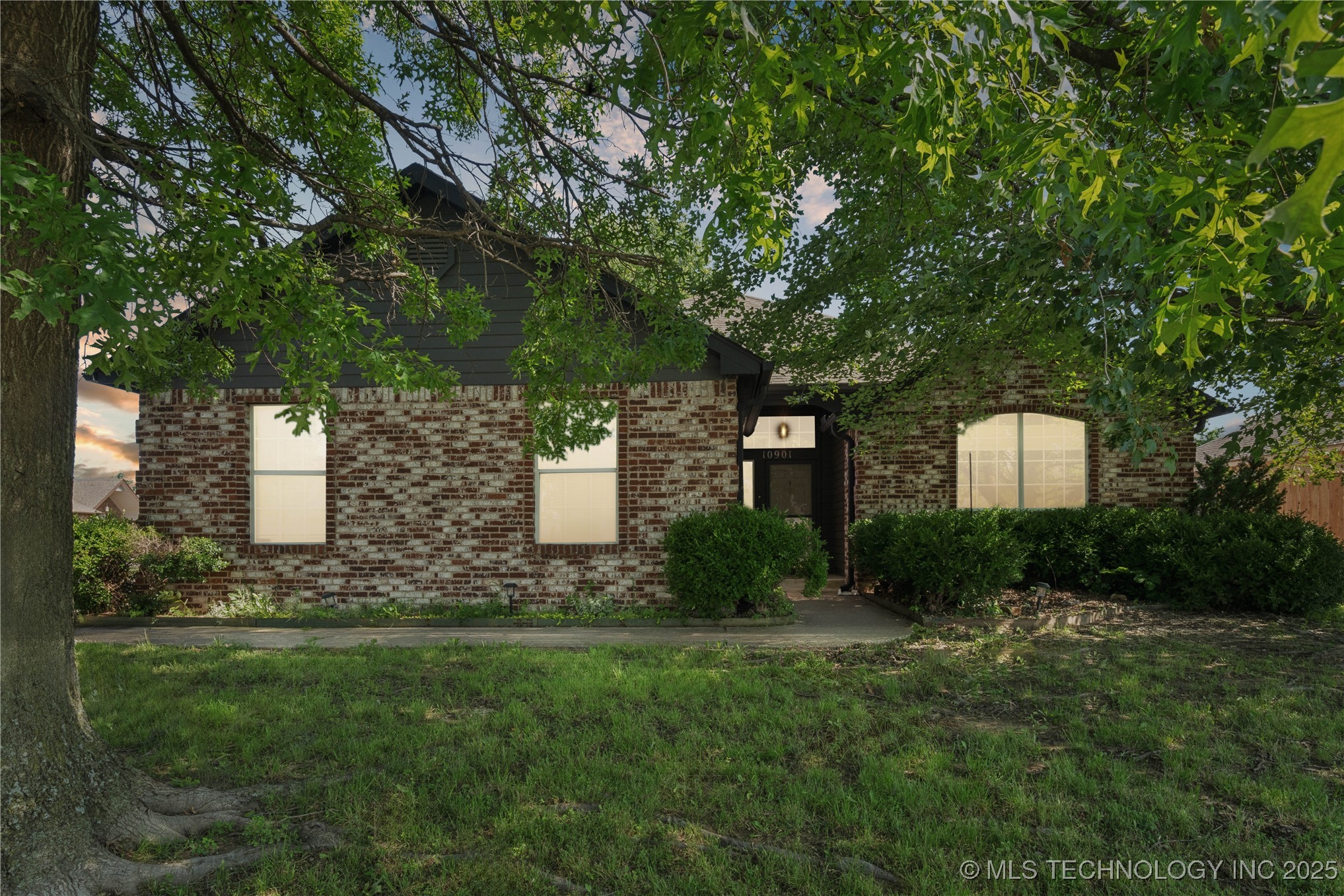 10901 E 95th Street N Property Photo 1