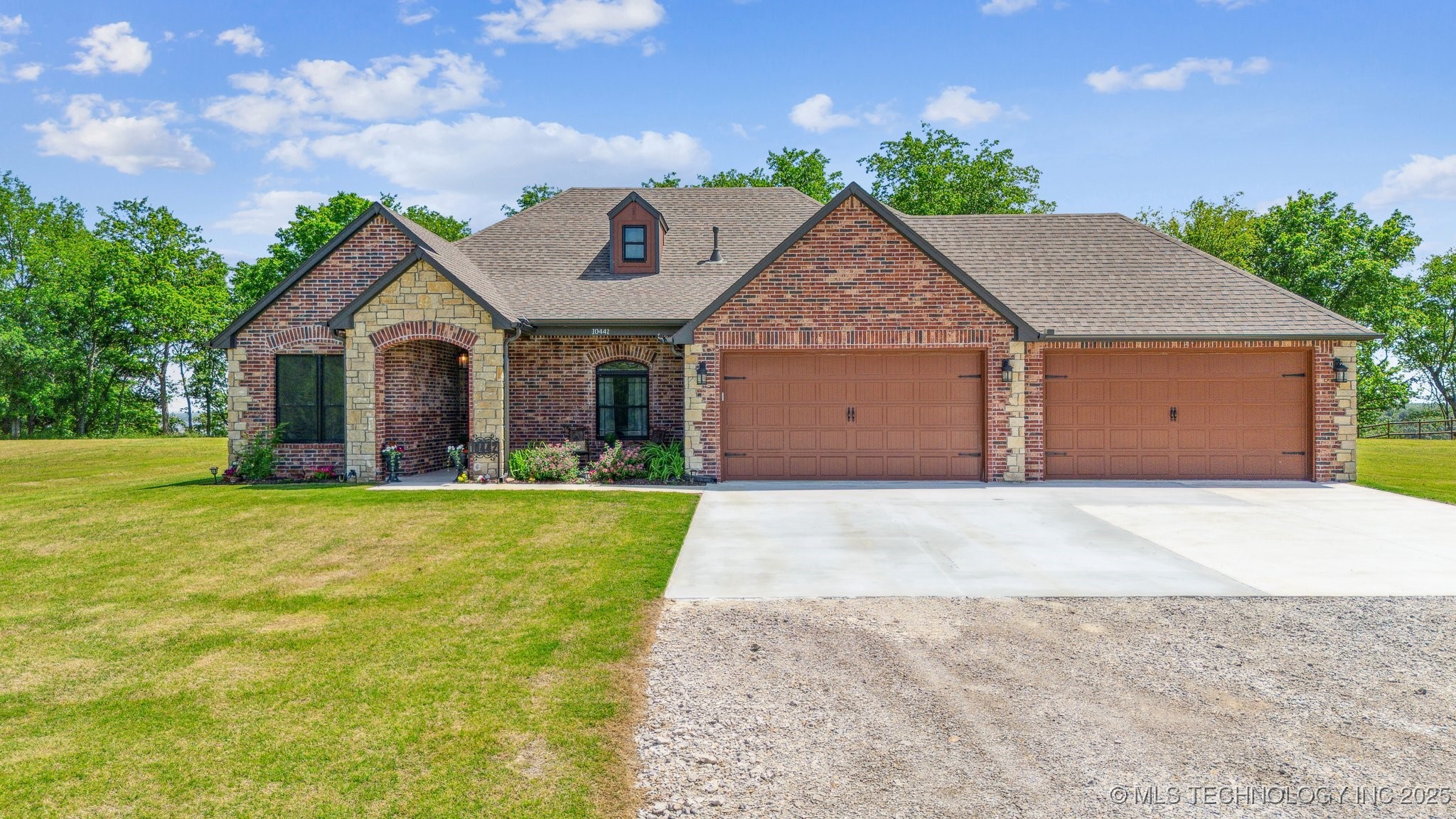 10442 E Lou Ridge Road Property Photo 1