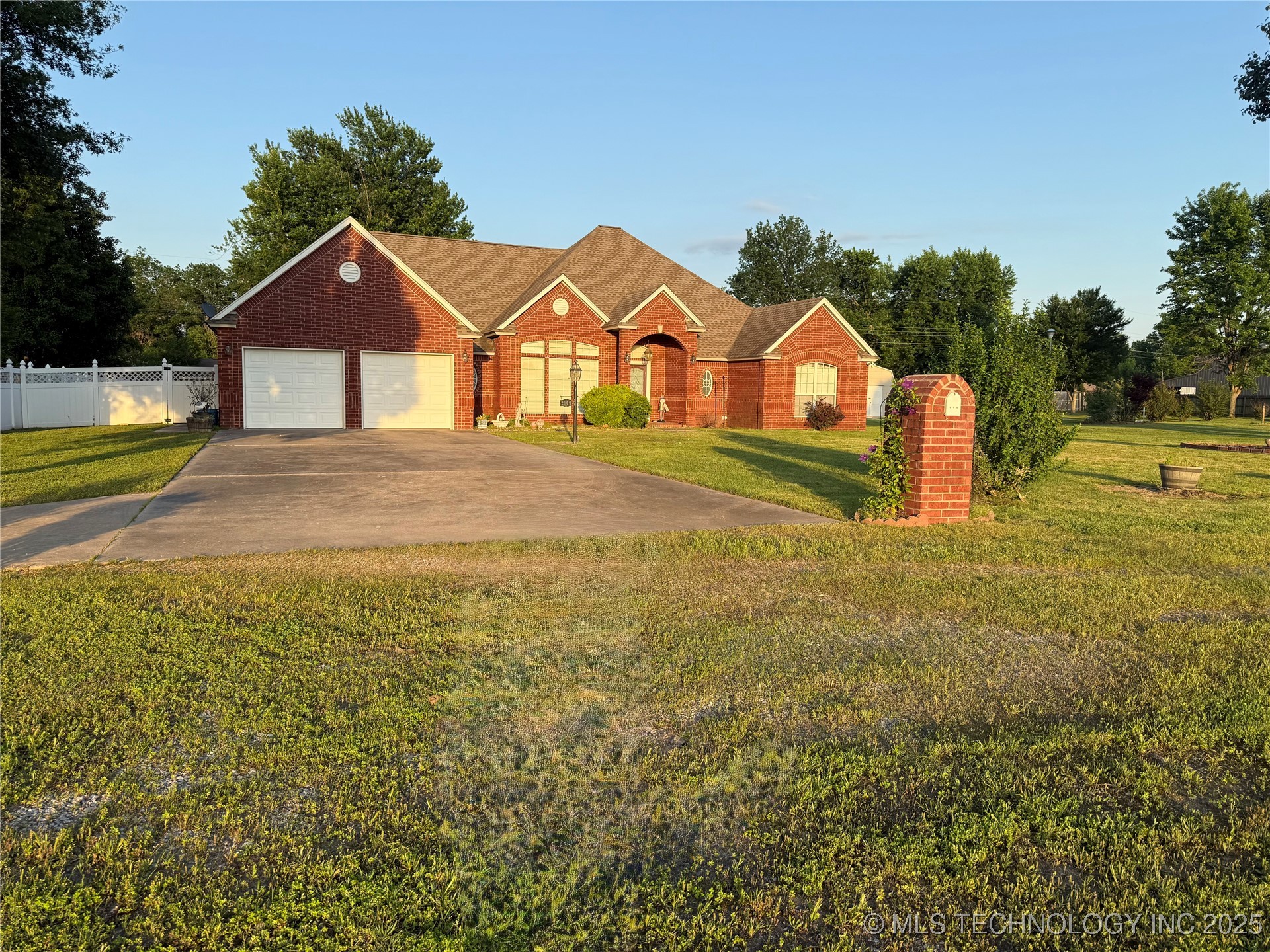 2100 S 32nd Street Property Photo 1