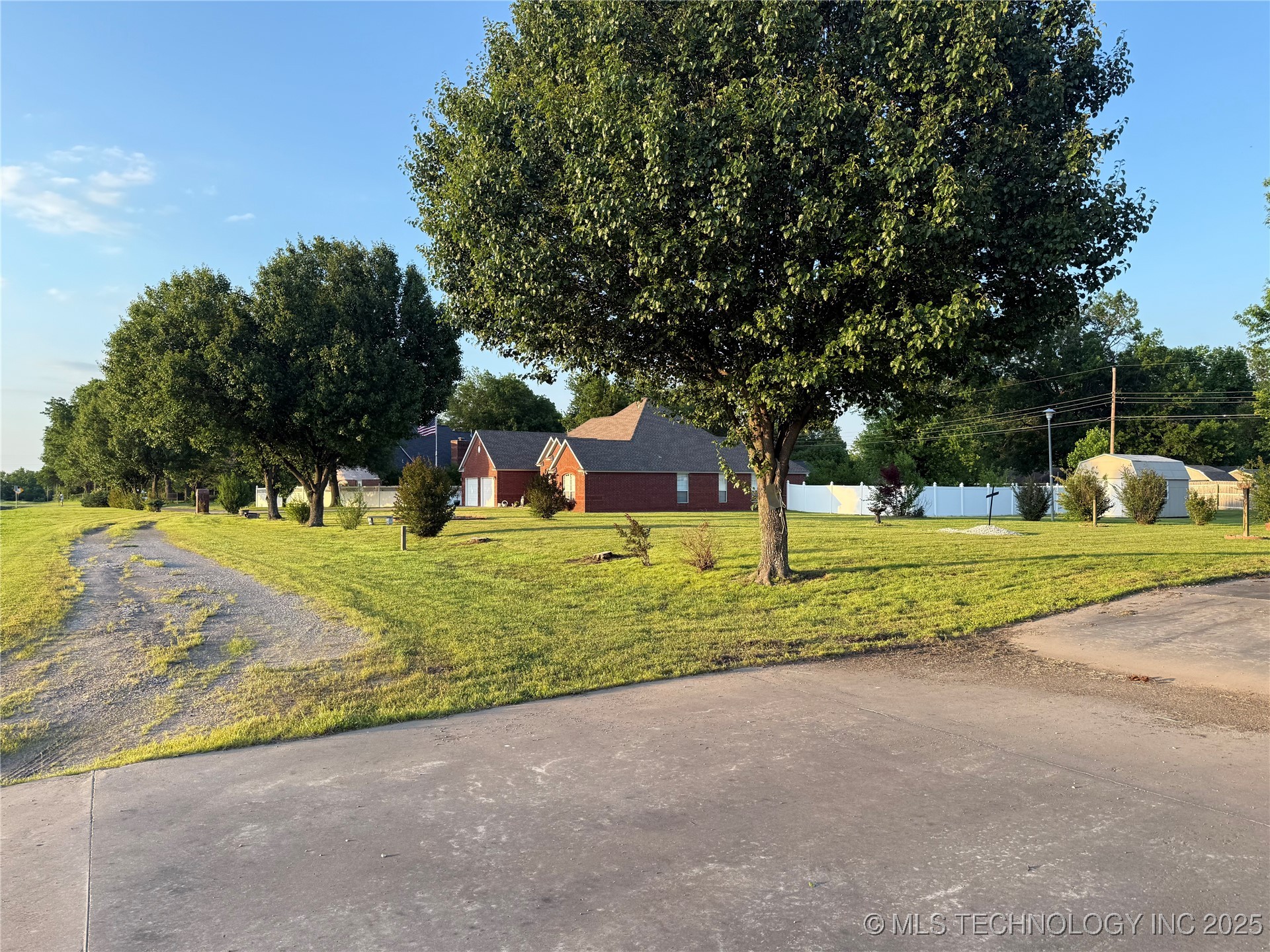 2100 S 32nd Street Property Photo 3