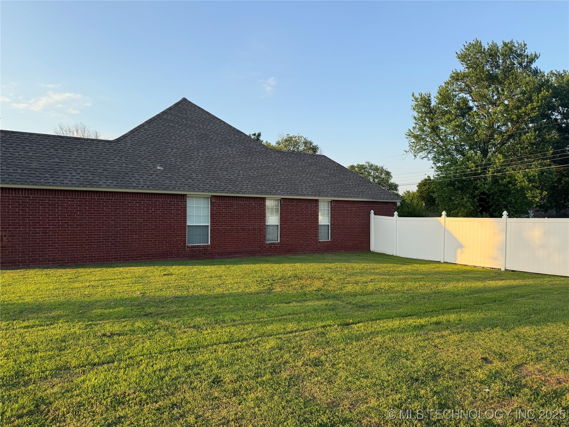 2100 S 32nd Street Property Photo 9
