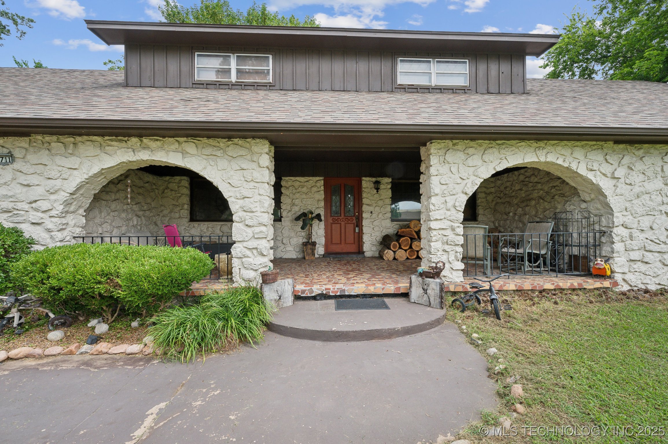 17711 E Archer Street Property Photo 2