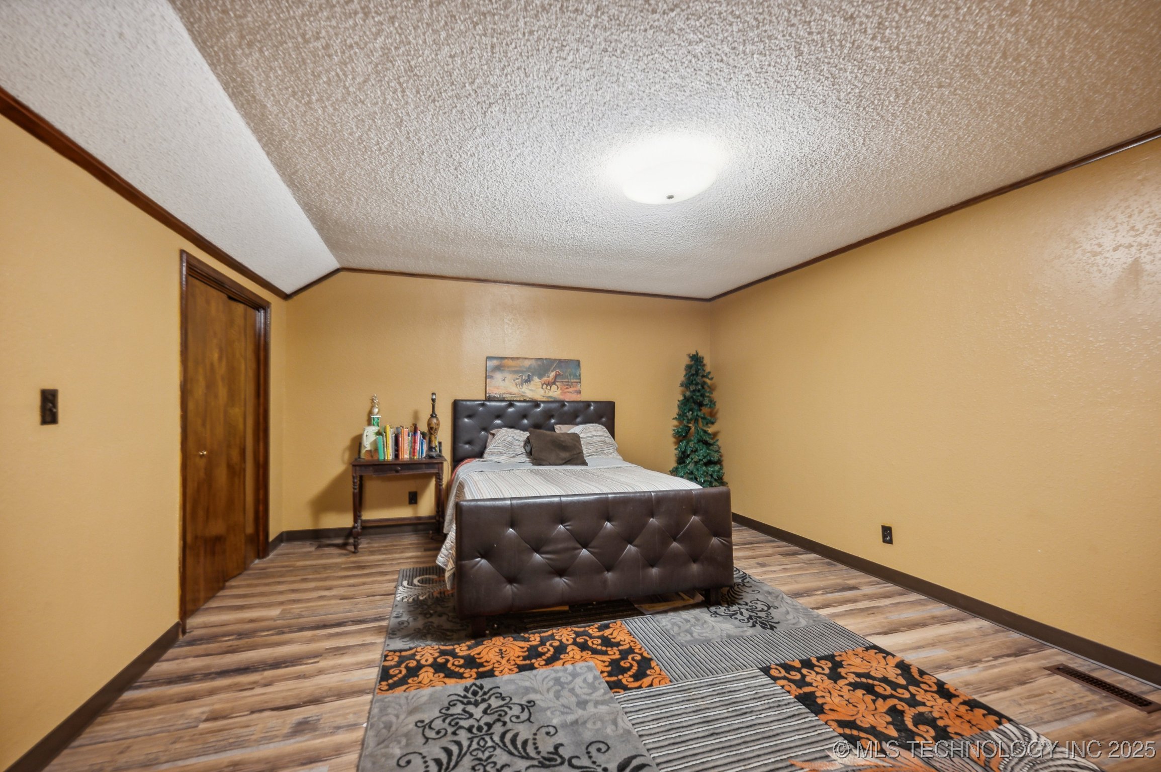 17711 E Archer Street Property Photo 7