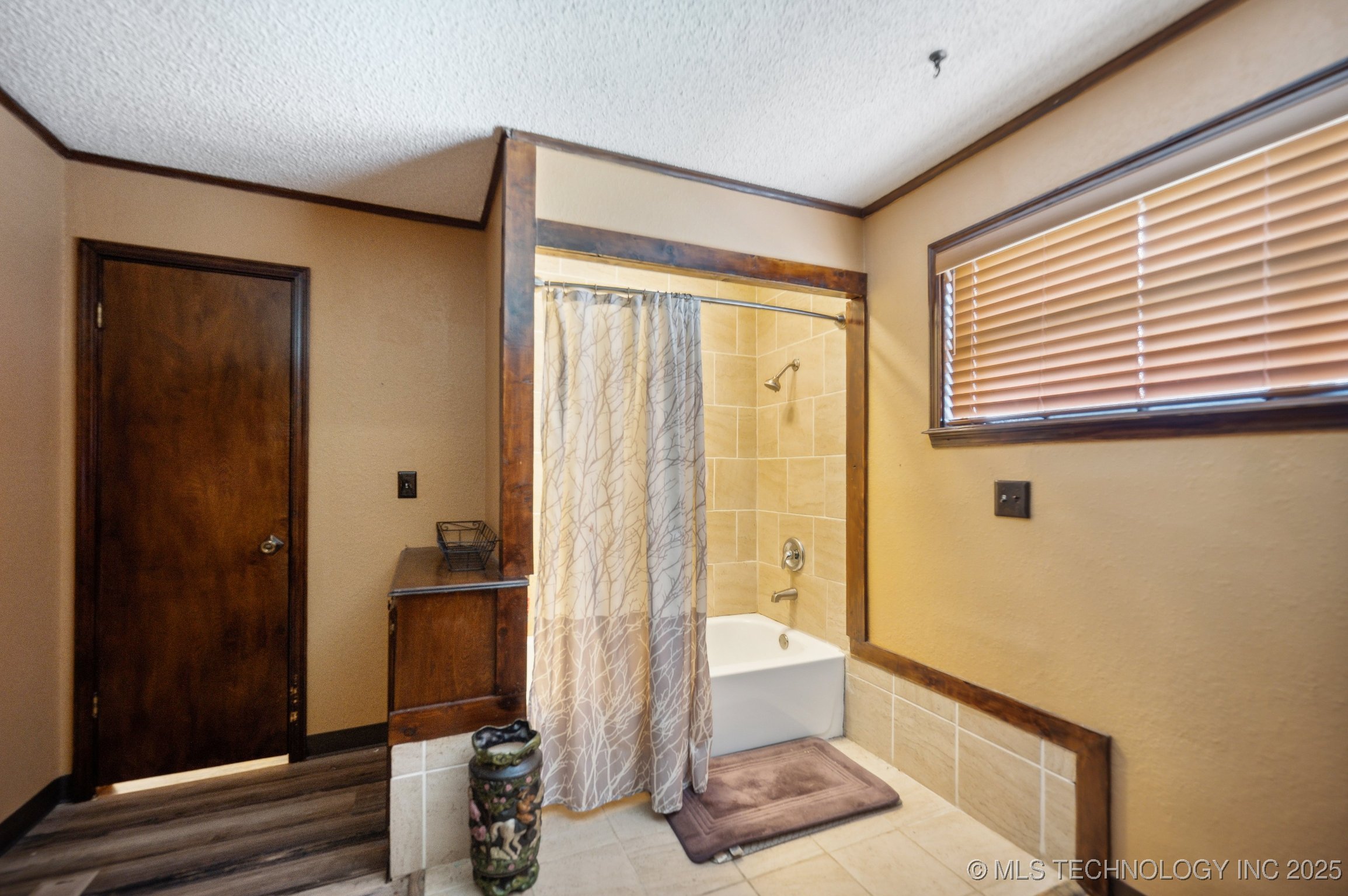 17711 E Archer Street Property Photo 11
