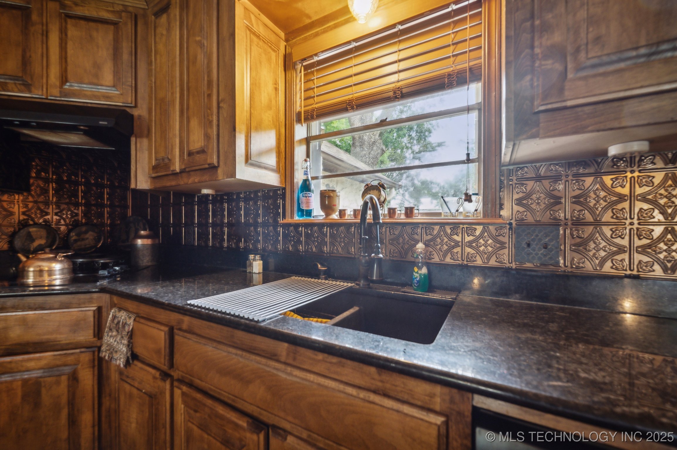 17711 E Archer Street Property Photo 13