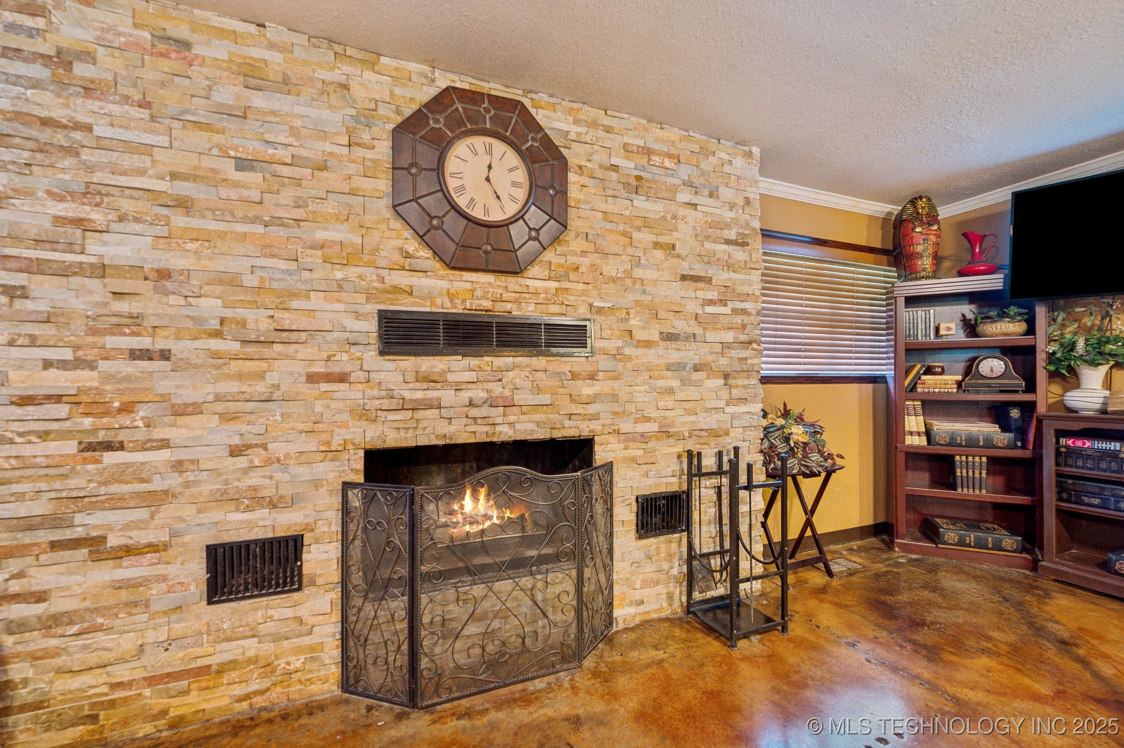 17711 E Archer Street Property Photo 16