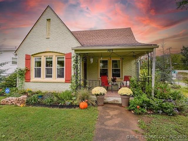 703 N Knoxville Avenue Property Photo 1