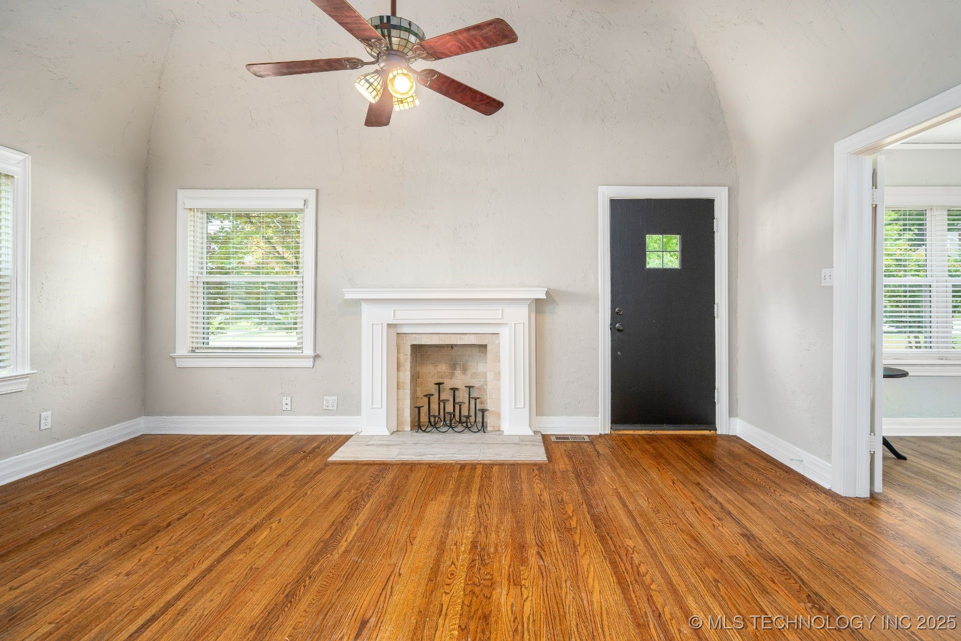 1648 S Columbia Place Property Photo 4