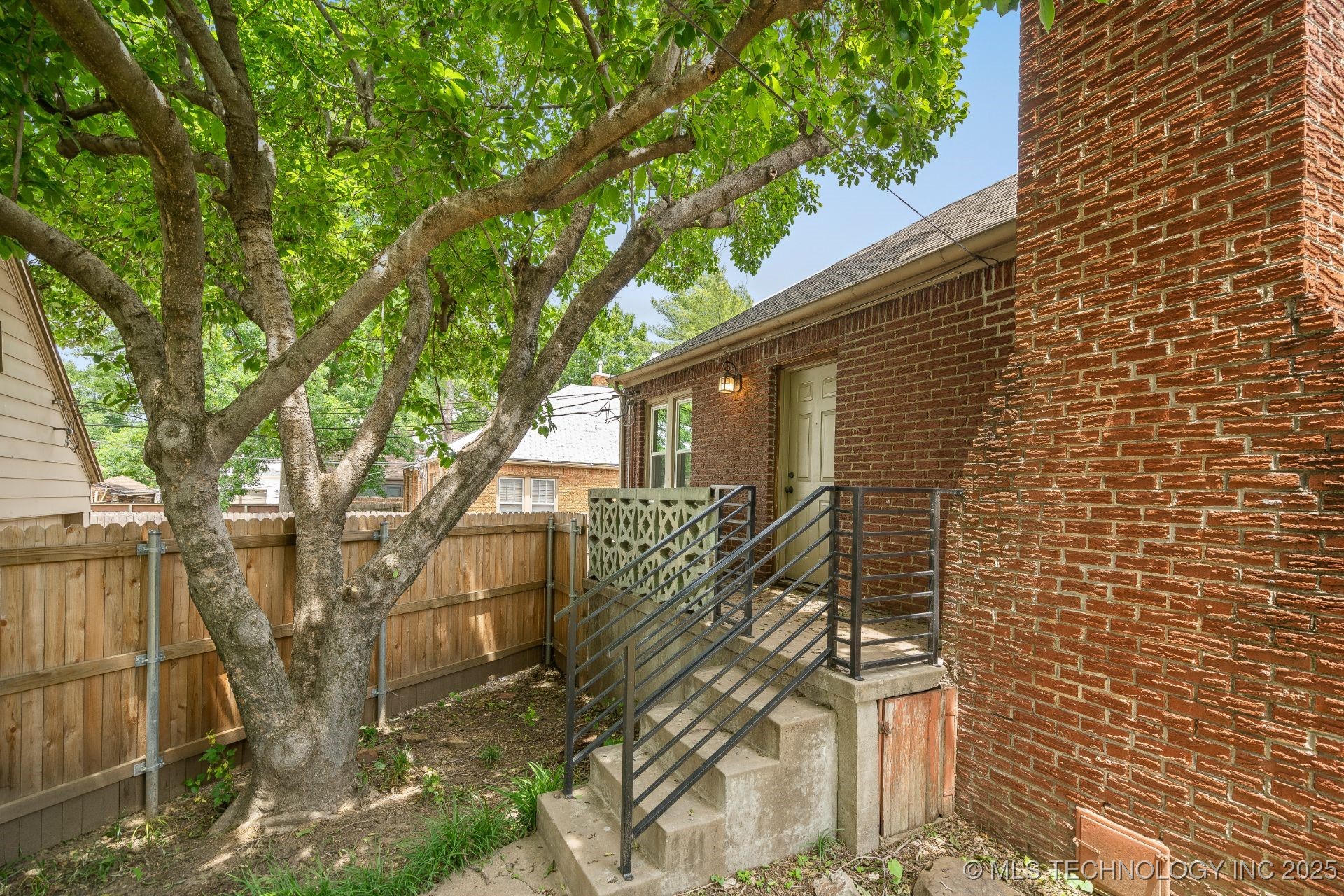 1648 S Columbia Place Property Photo 21