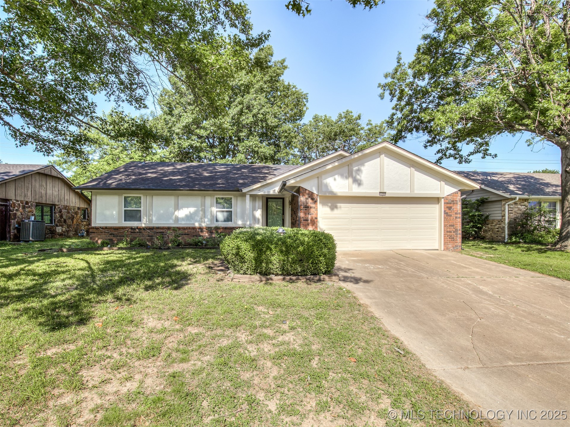 1304 S Walnut Avenue Property Photo 1