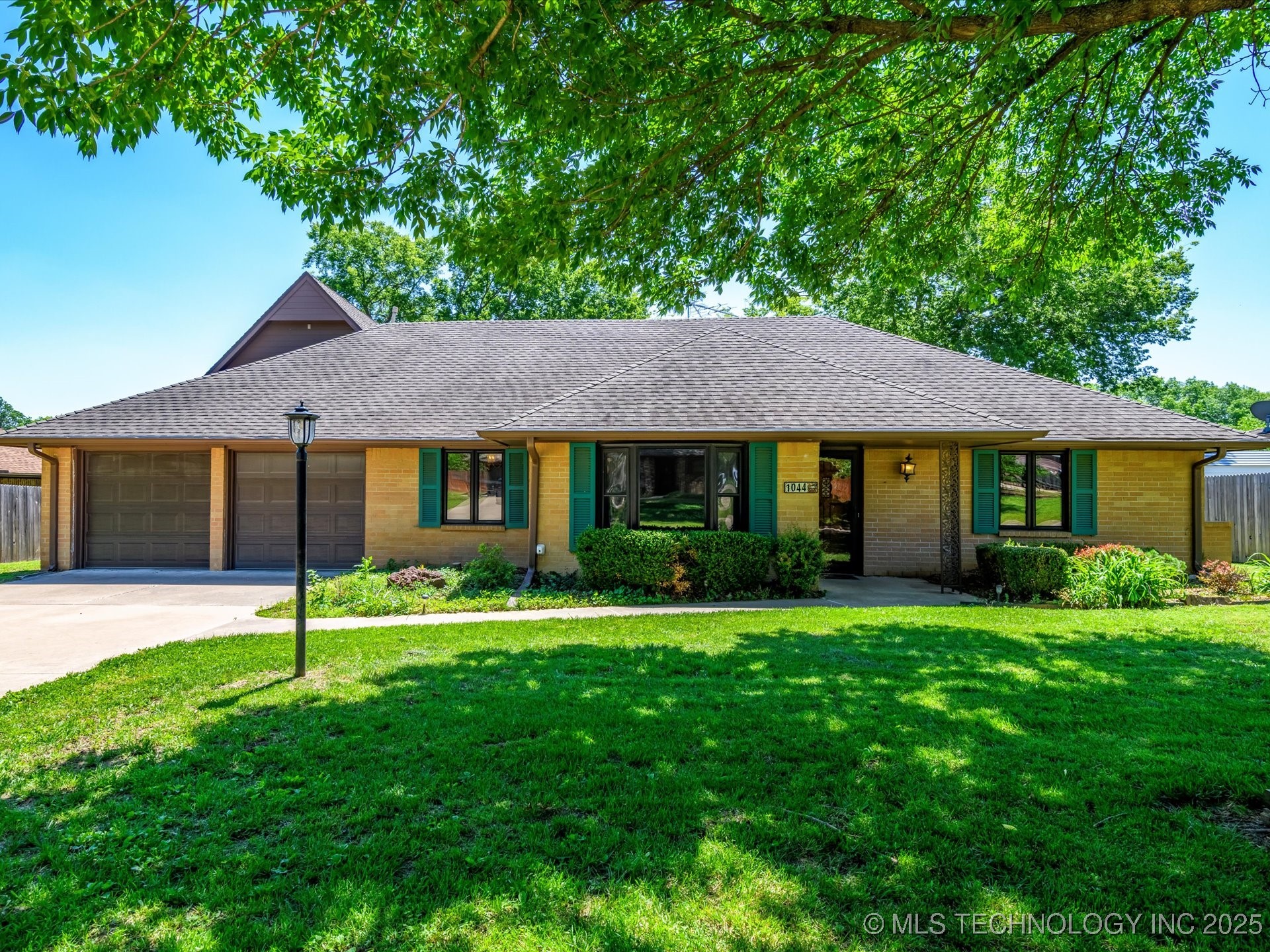 1044 Meadow Drive Property Photo