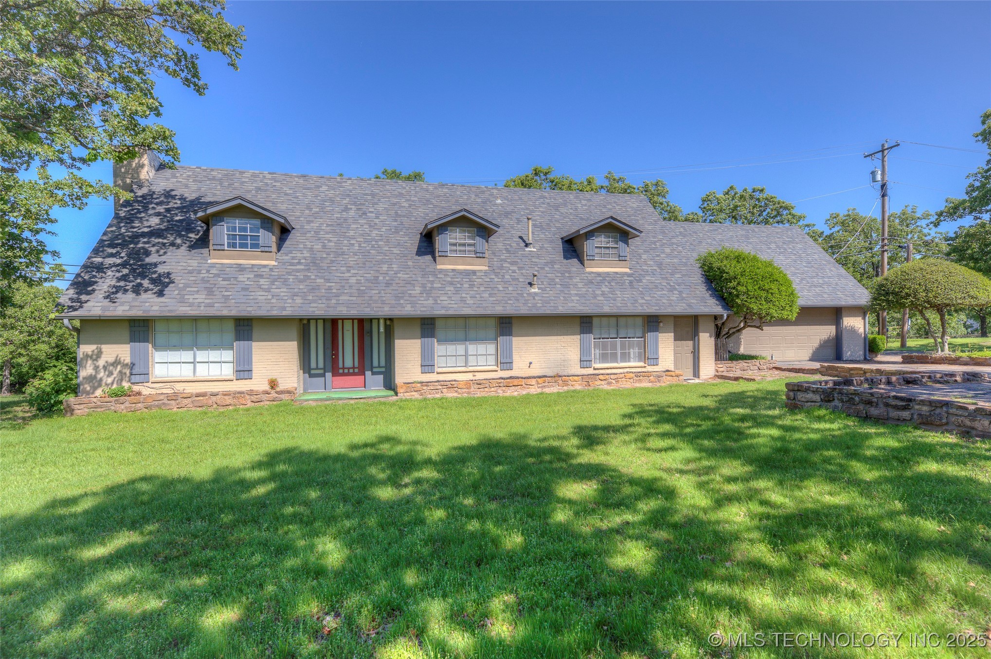 2450 N Mckinley Avenue Property Photo