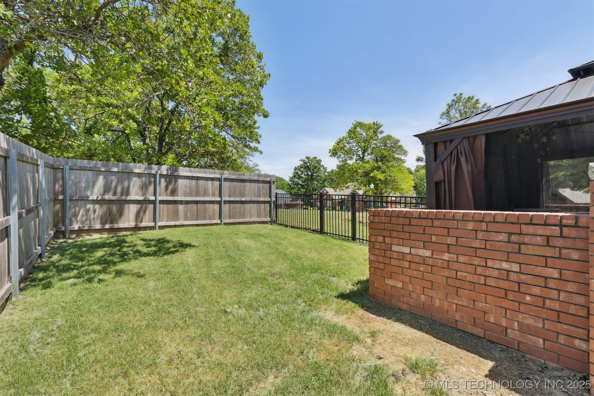 1631 Augusta Property Photo 5