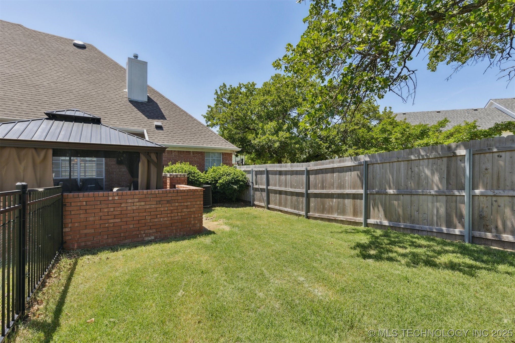 1631 Augusta Property Photo 7