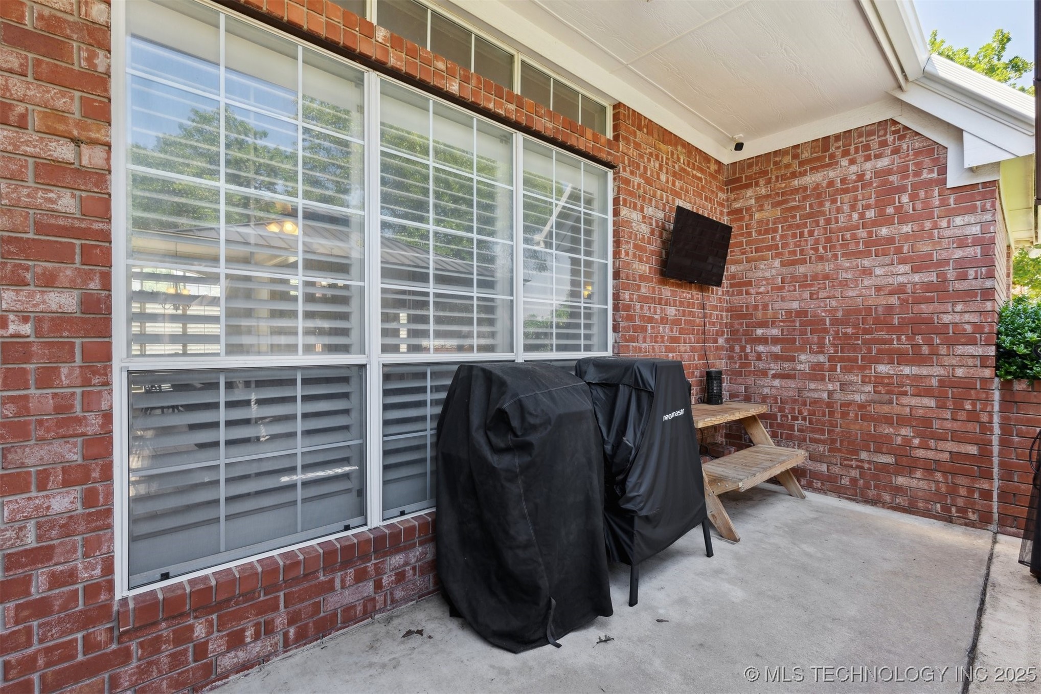 1631 Augusta Property Photo 8