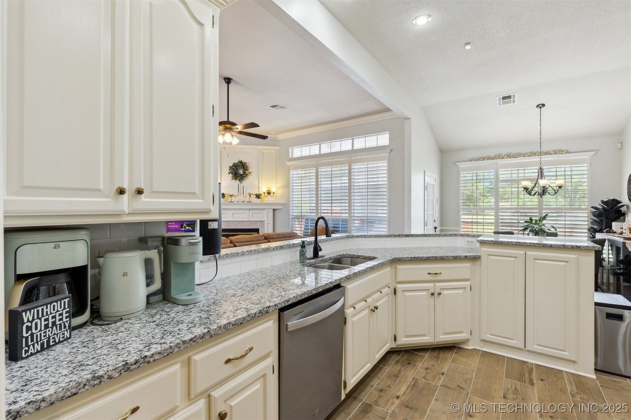 1631 Augusta Property Photo 23