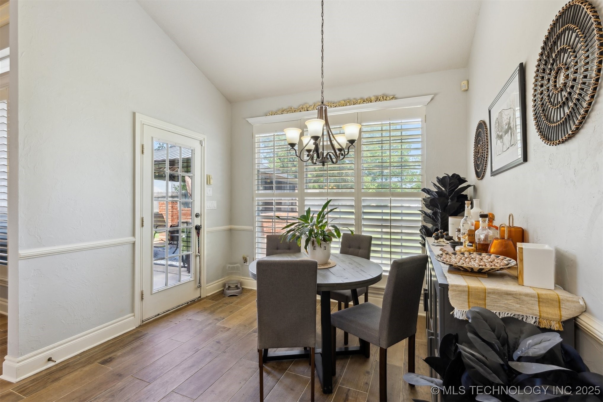 1631 Augusta Property Photo 26