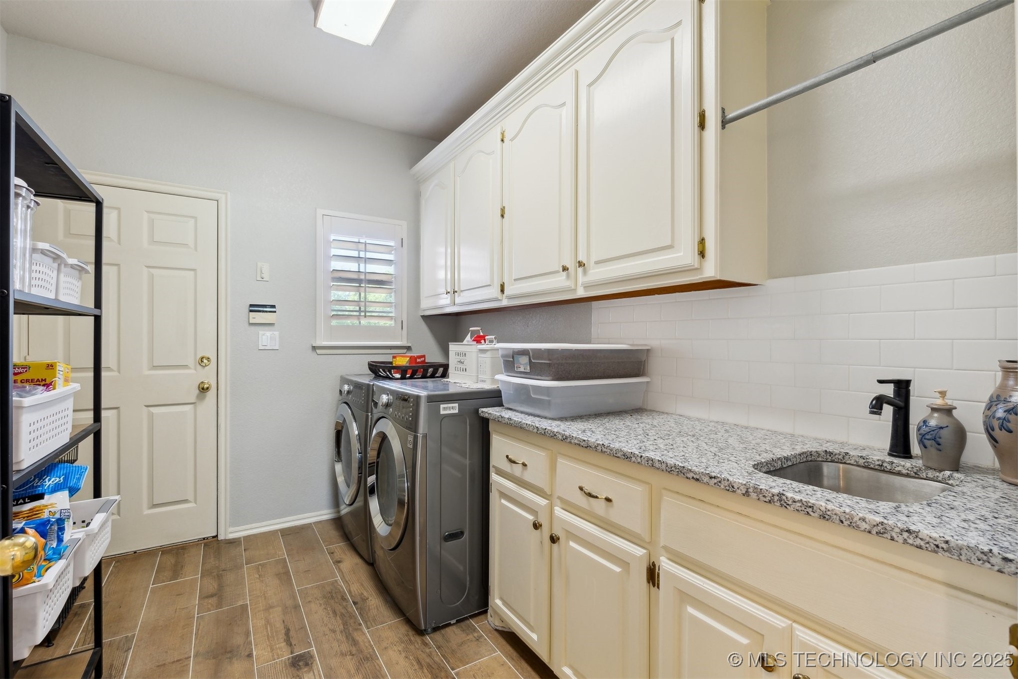 1631 Augusta Property Photo 28