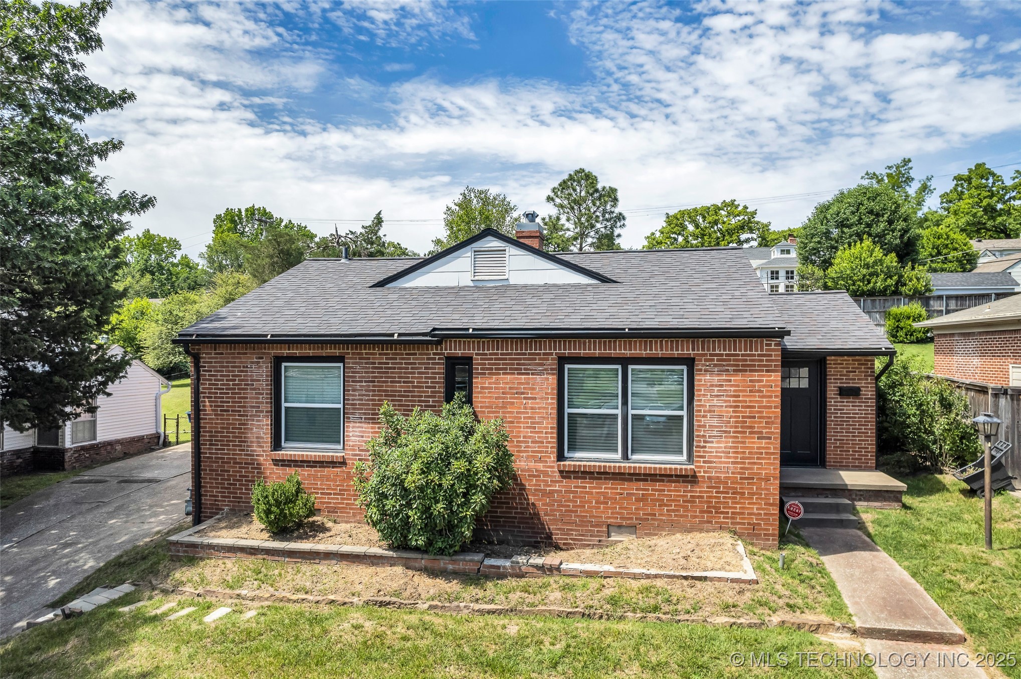 1223 E 31st Street Property Photo 1