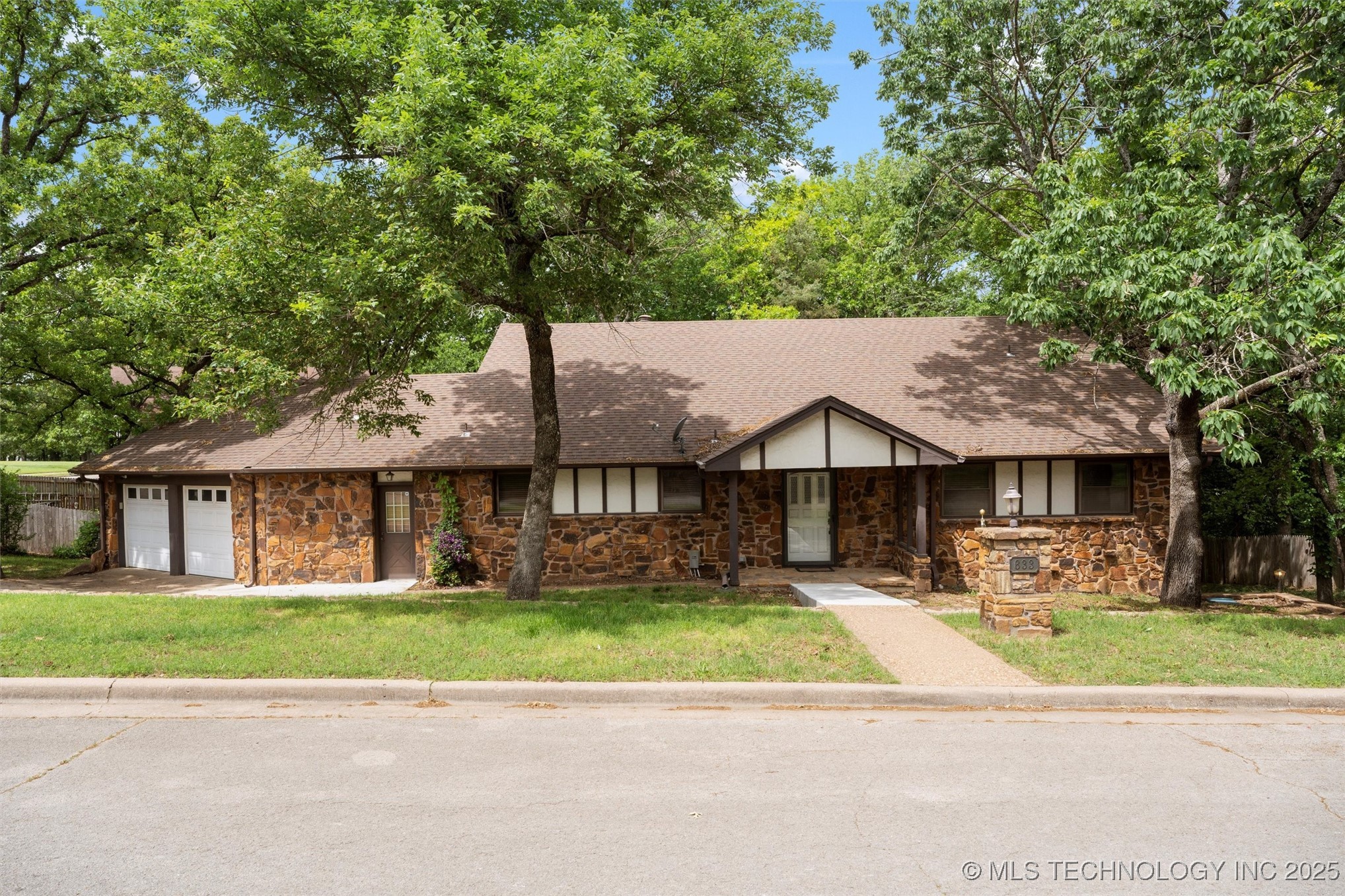 633 Kenwood Drive Property Photo
